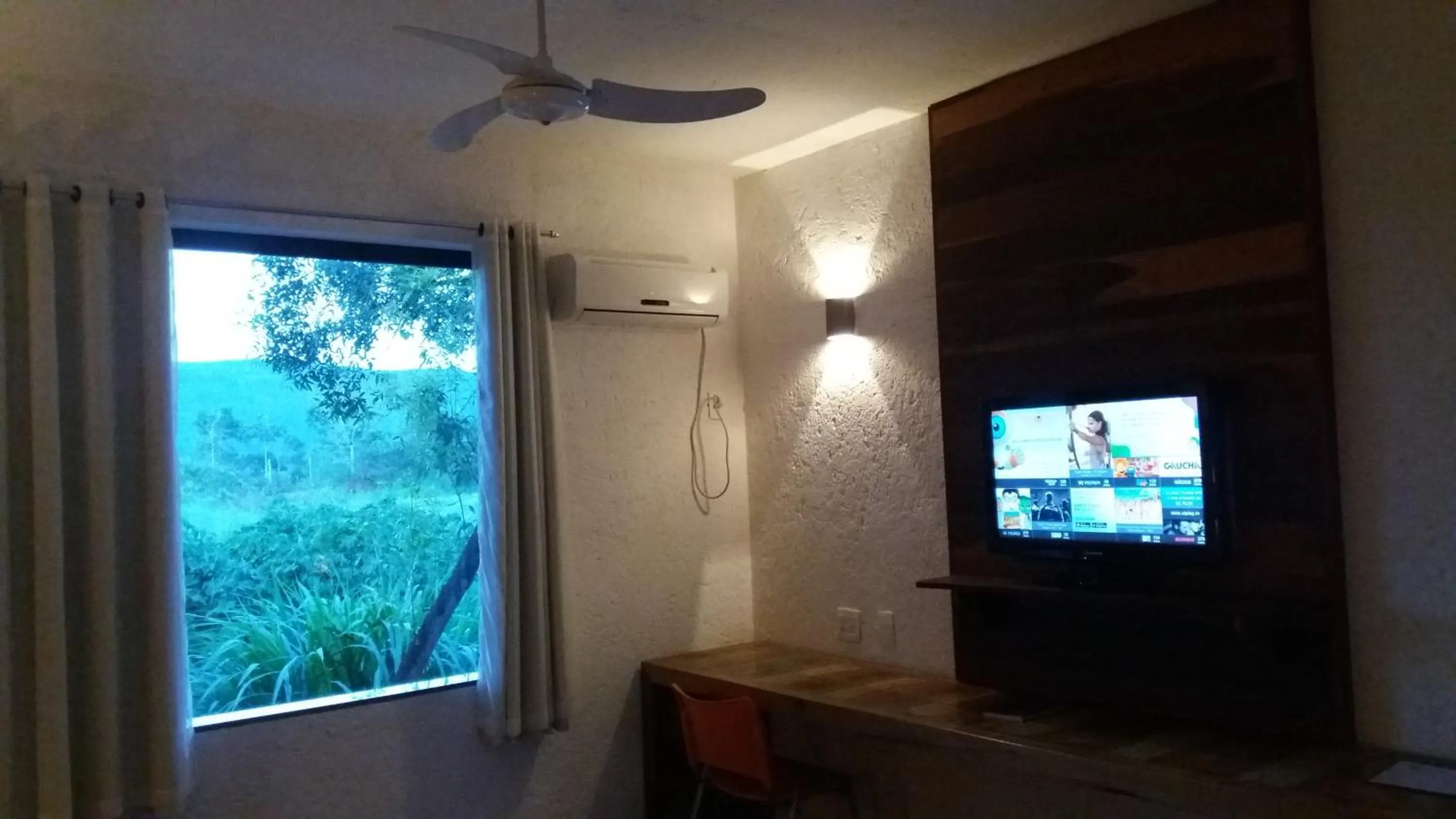 TV and multimedia in Pousada Cantares