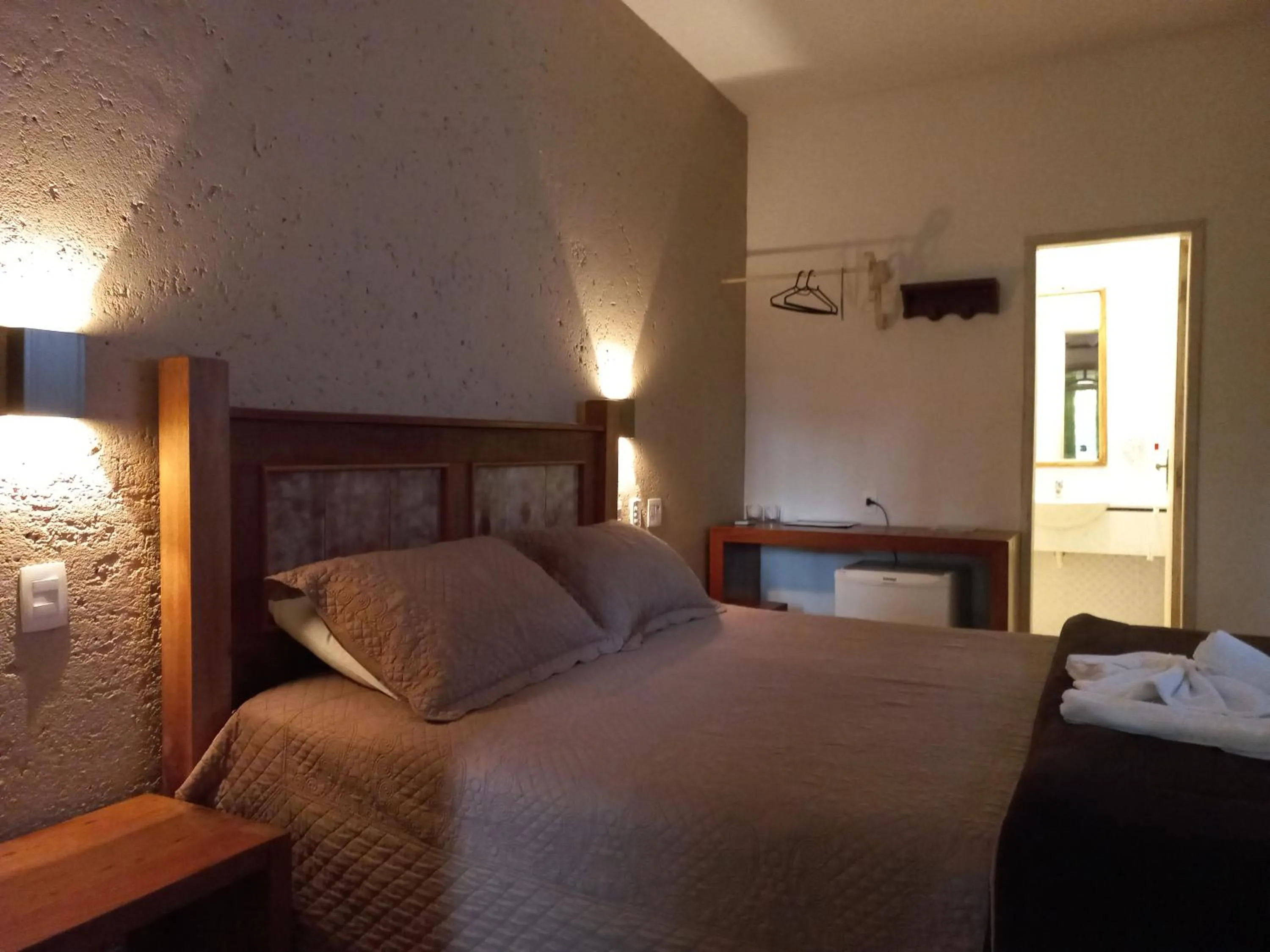 Photo of the whole room, Bed in Pousada Cantares