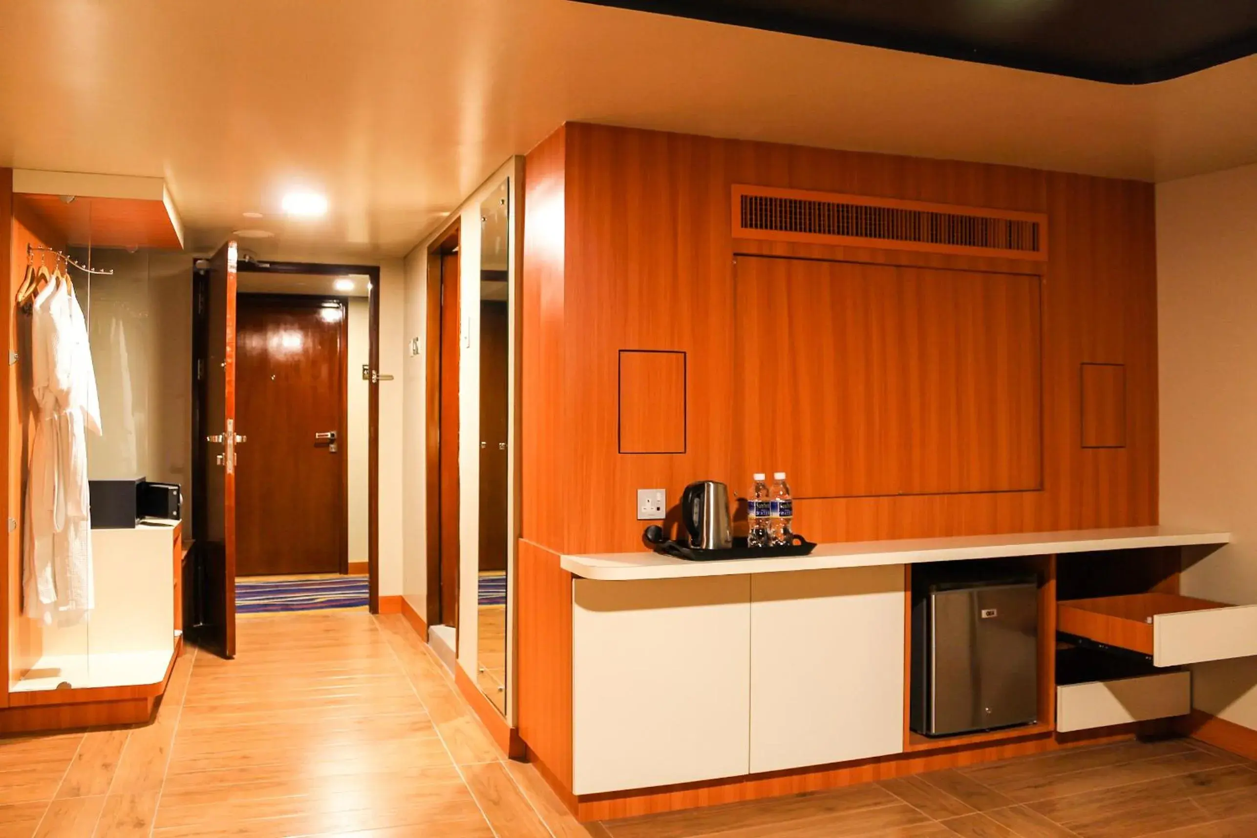 Family Room with Balcony in Doulos Phos The Ship Hotel Family Room with Balcony in Doulos Phos The Ship Hotel