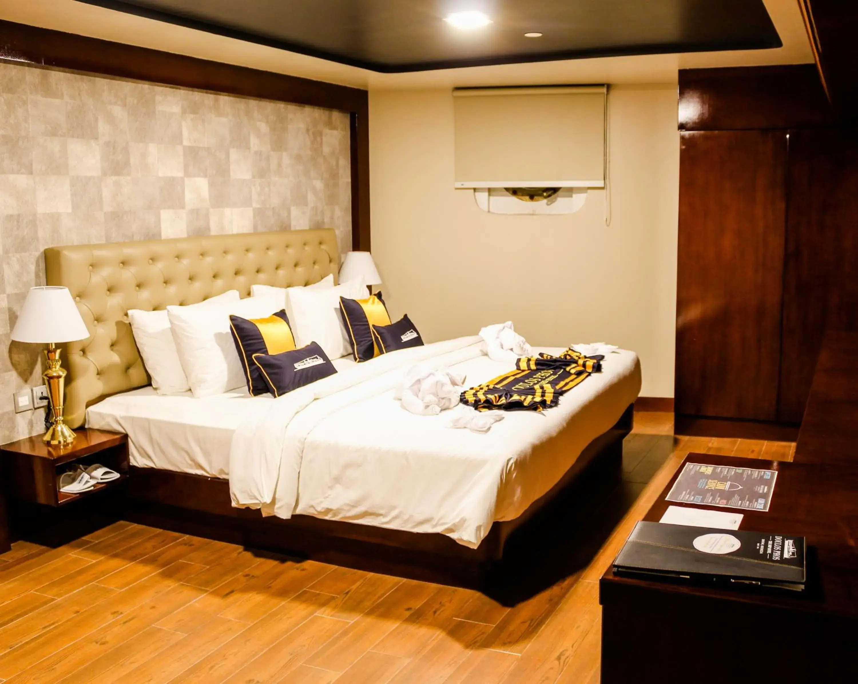 VIP, Bed in Doulos Phos The Ship Hotel VIP, Bed in Doulos Phos The Ship Hotel
