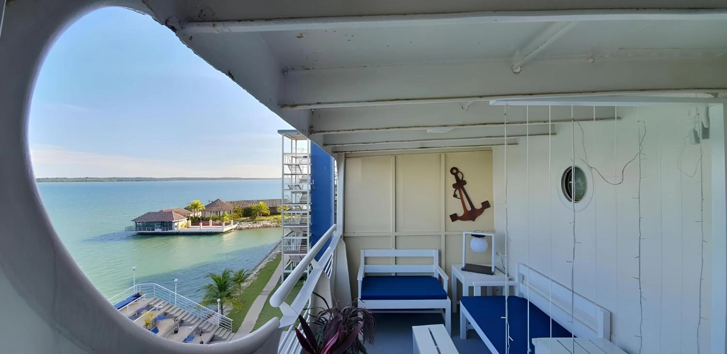Balcony/Terrace in Doulos Phos The Ship Hotel
