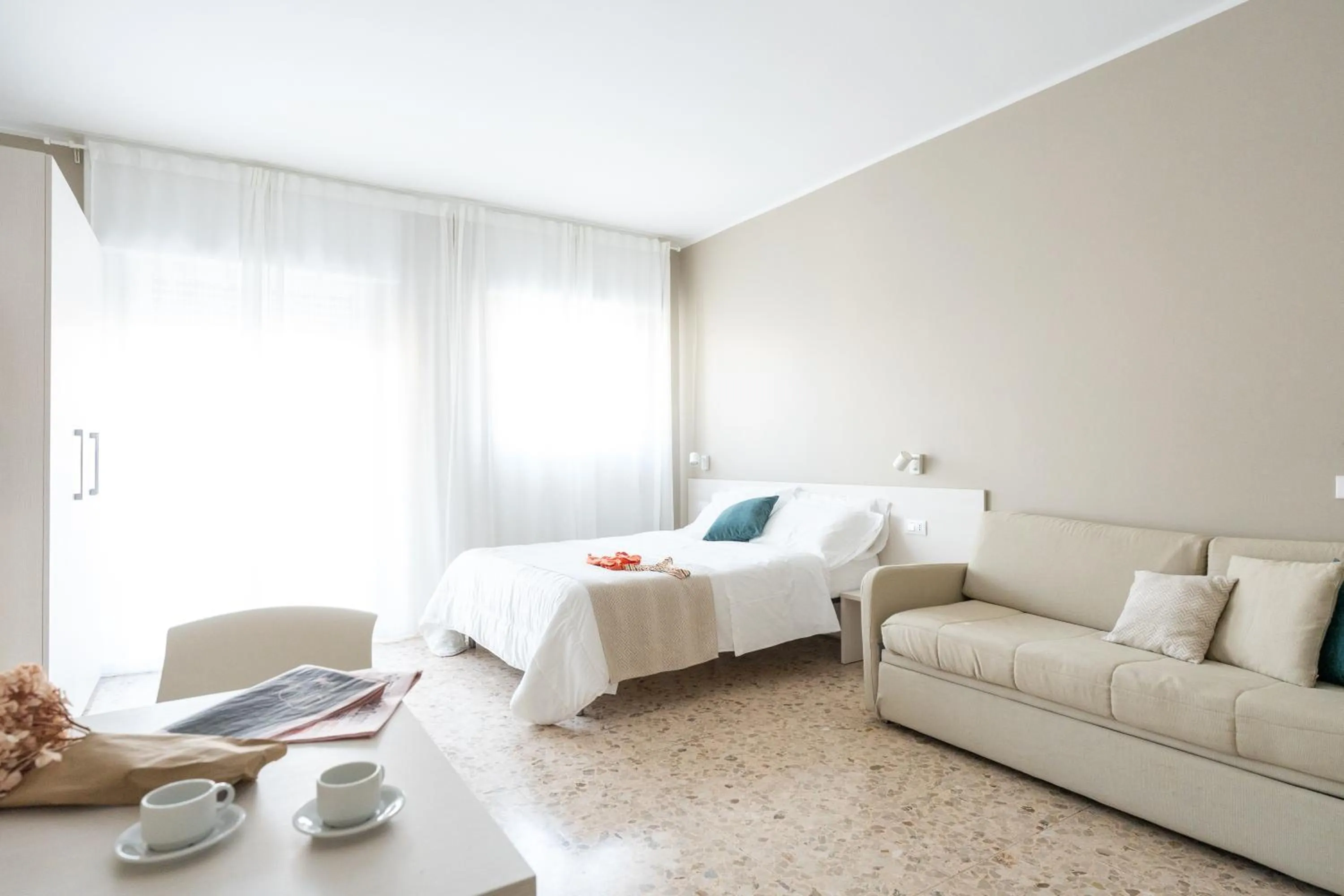 Photo of the whole room, Bed in Residence Sabrina