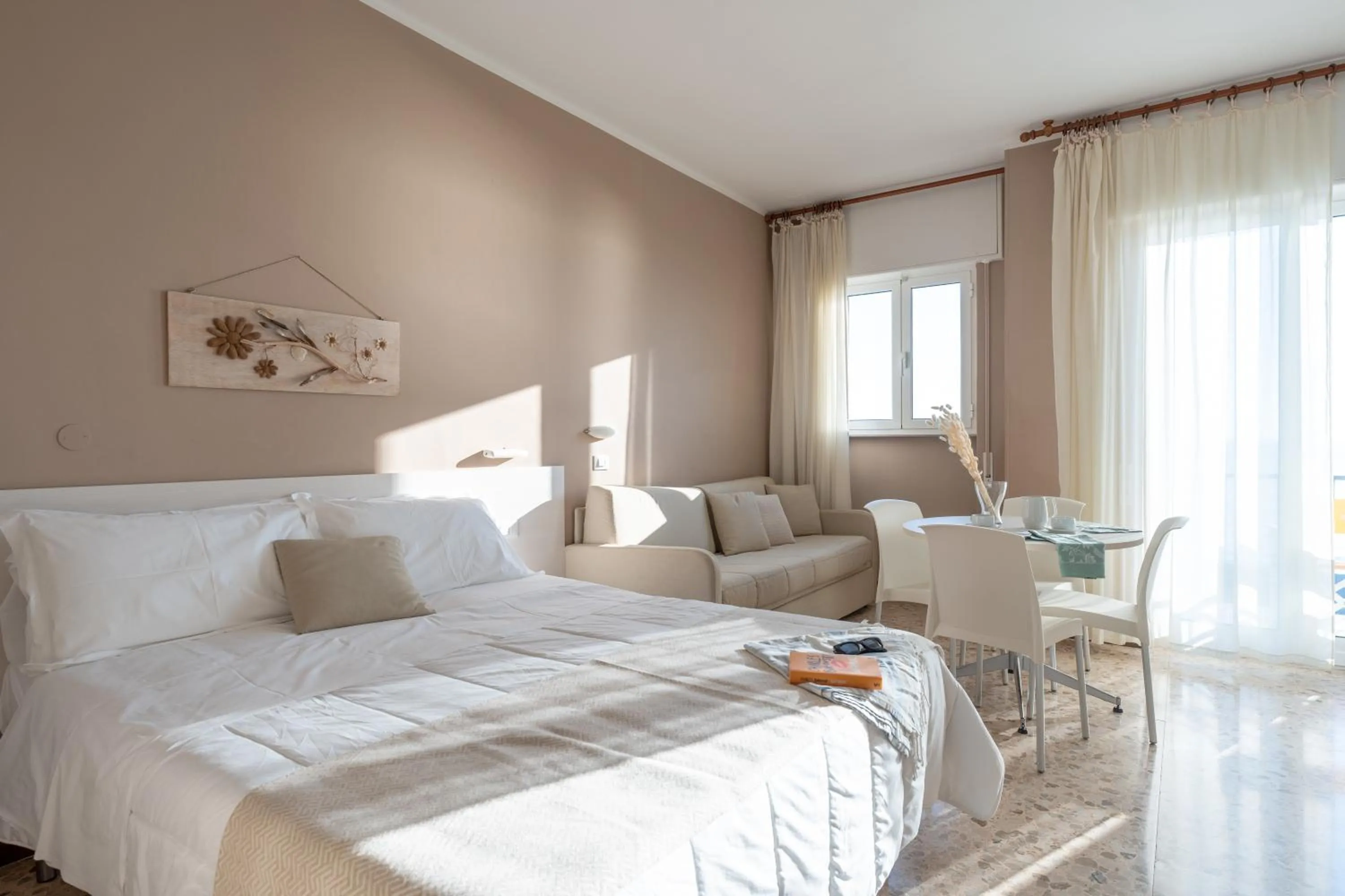 Photo of the whole room, Bed in Residence Sabrina