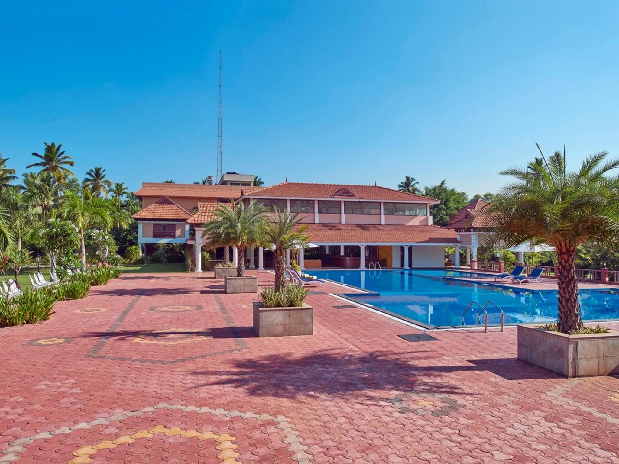 Swimming pool in Club Mahindra Poovar