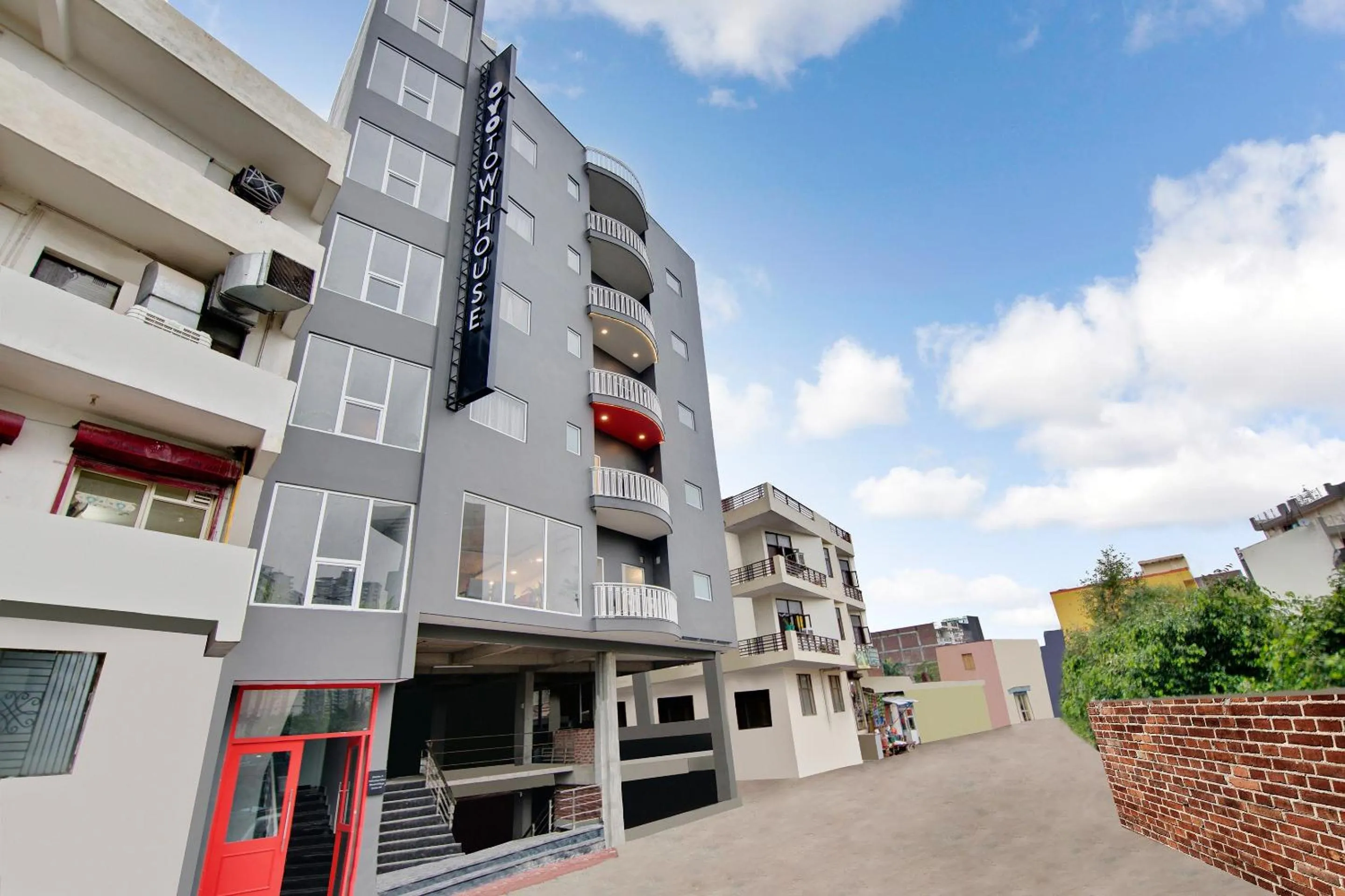 Facade/entrance in Super Townhouse 204 Sector 49 Near Logix city centre