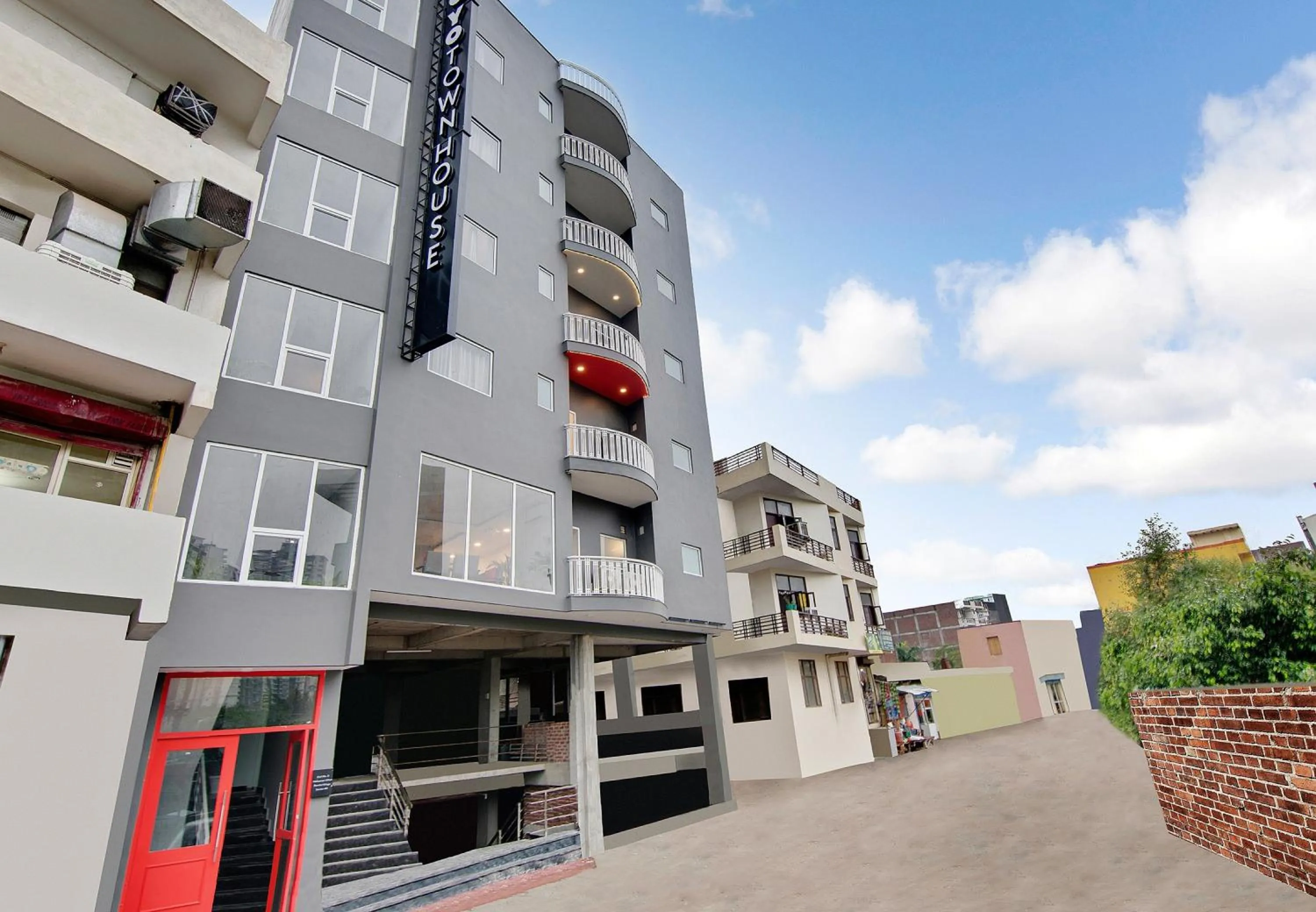 Facade/entrance in Super Townhouse 204 Sector 49 Near Logix city centre