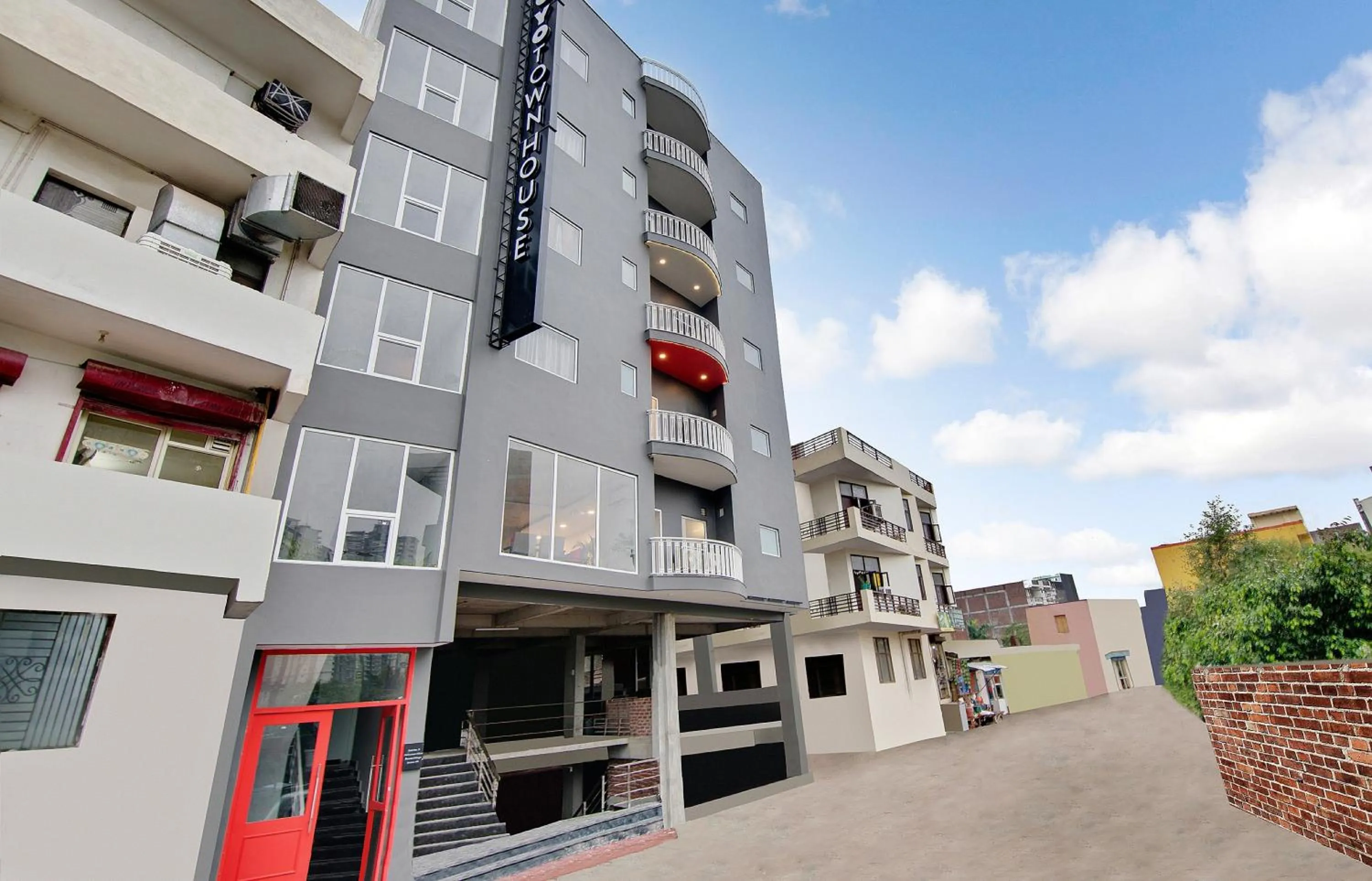 Facade/entrance in Super Townhouse 204 Sector 49 Near Logix city centre