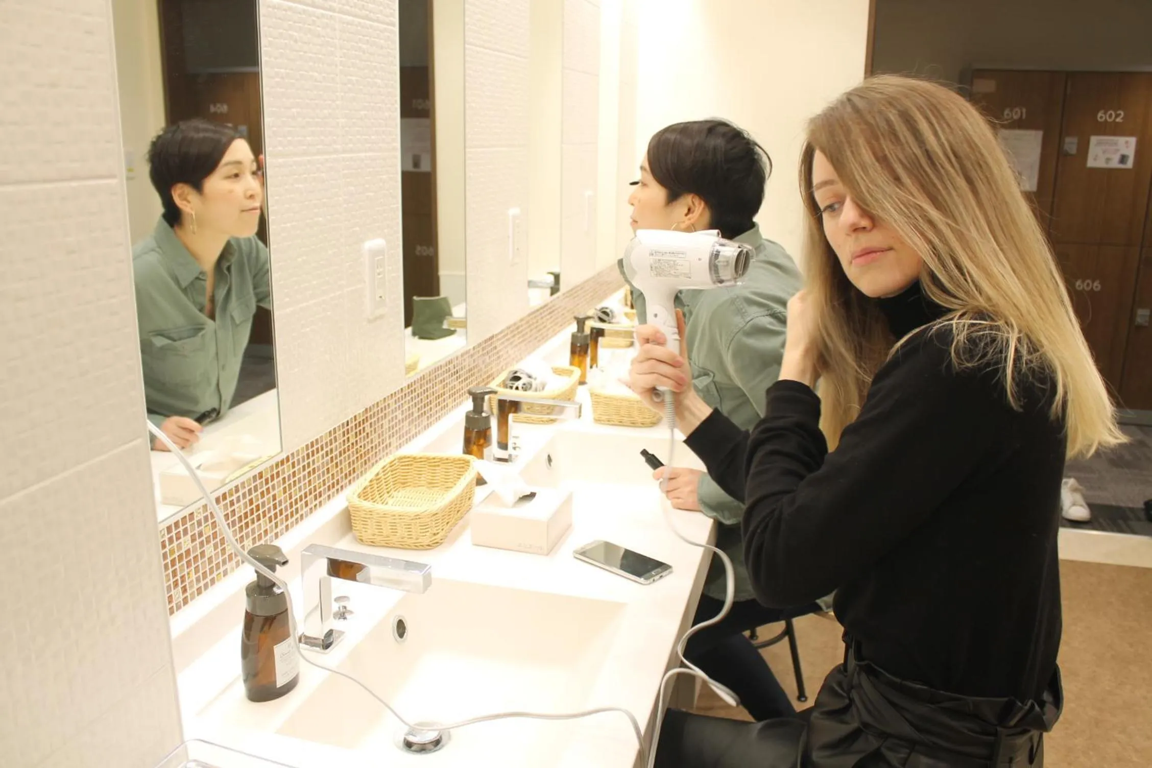 Shower in Wild Cherry Blossom-HOSTEL,TOKYO KOGANEI-