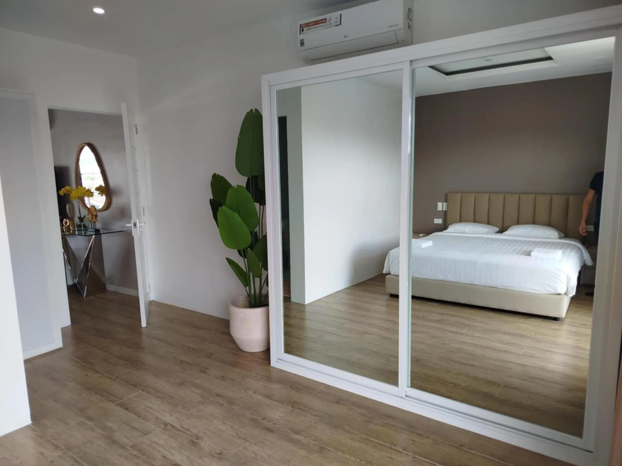 wardrobe, Bed in Chequers Suites Subic Bay