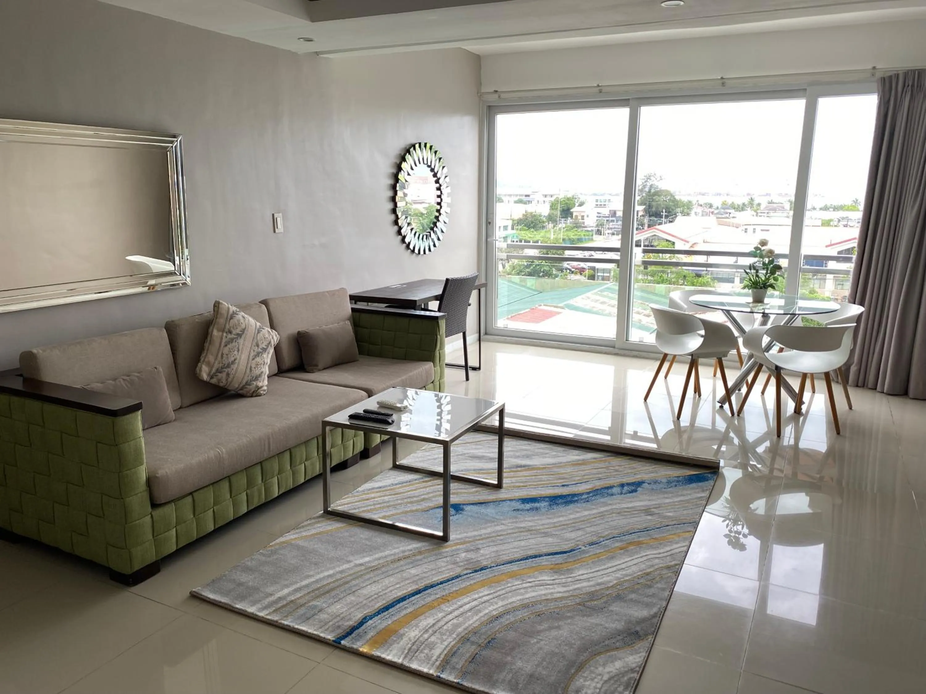 Chequers Suites Subic Bay