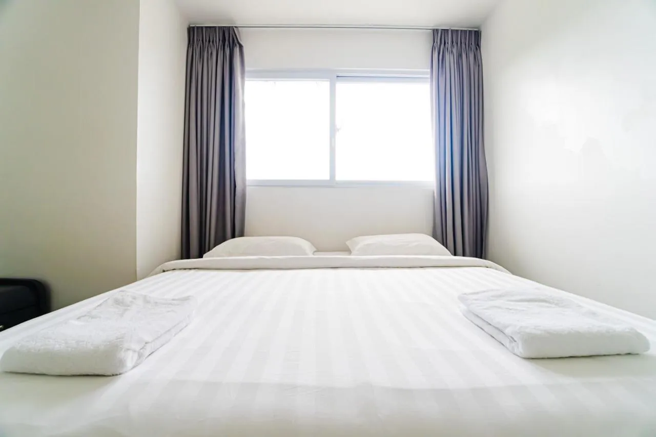 Bed in Chequers Suites Subic Bay