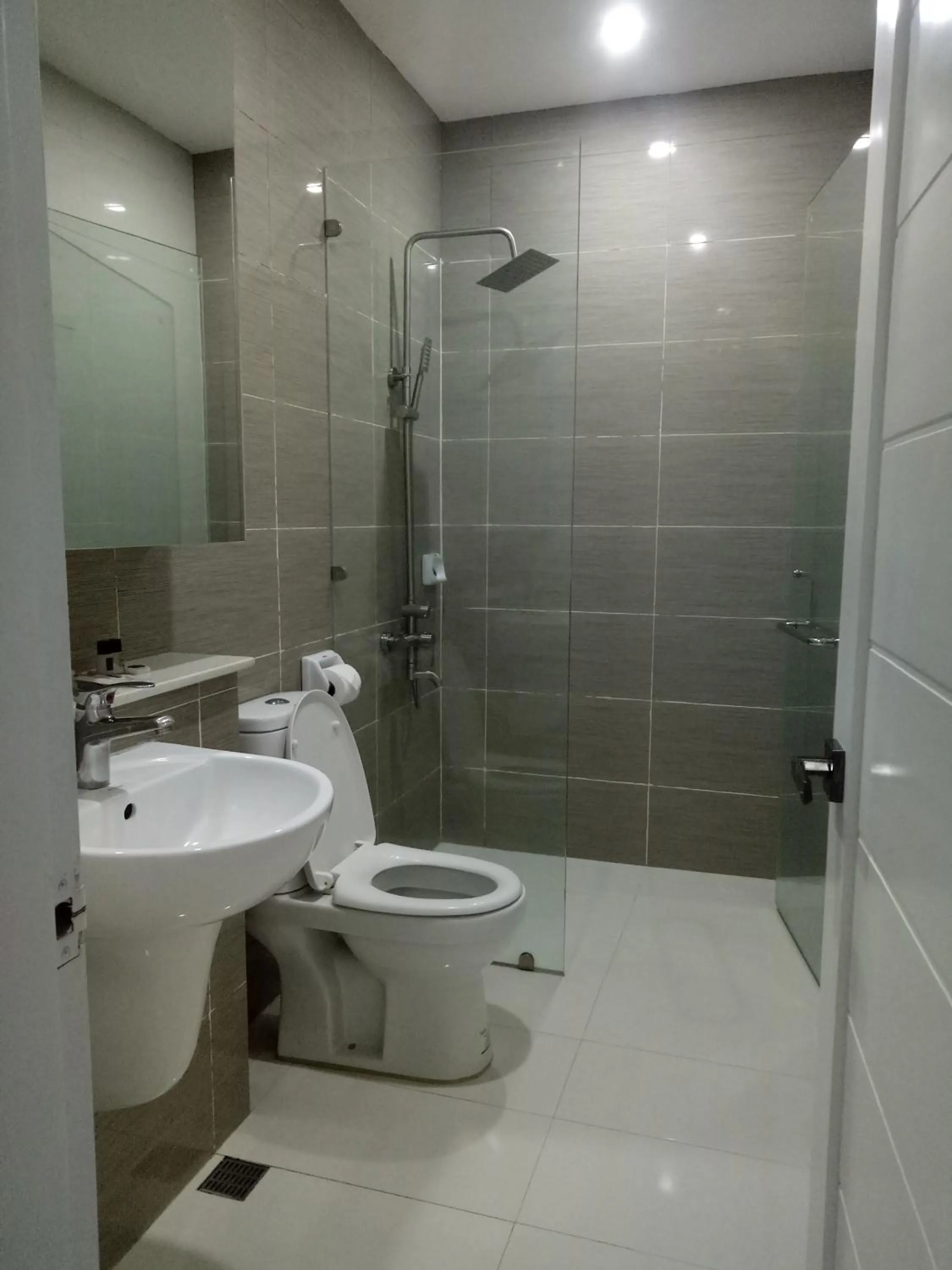 Chequers Suites Subic Bay