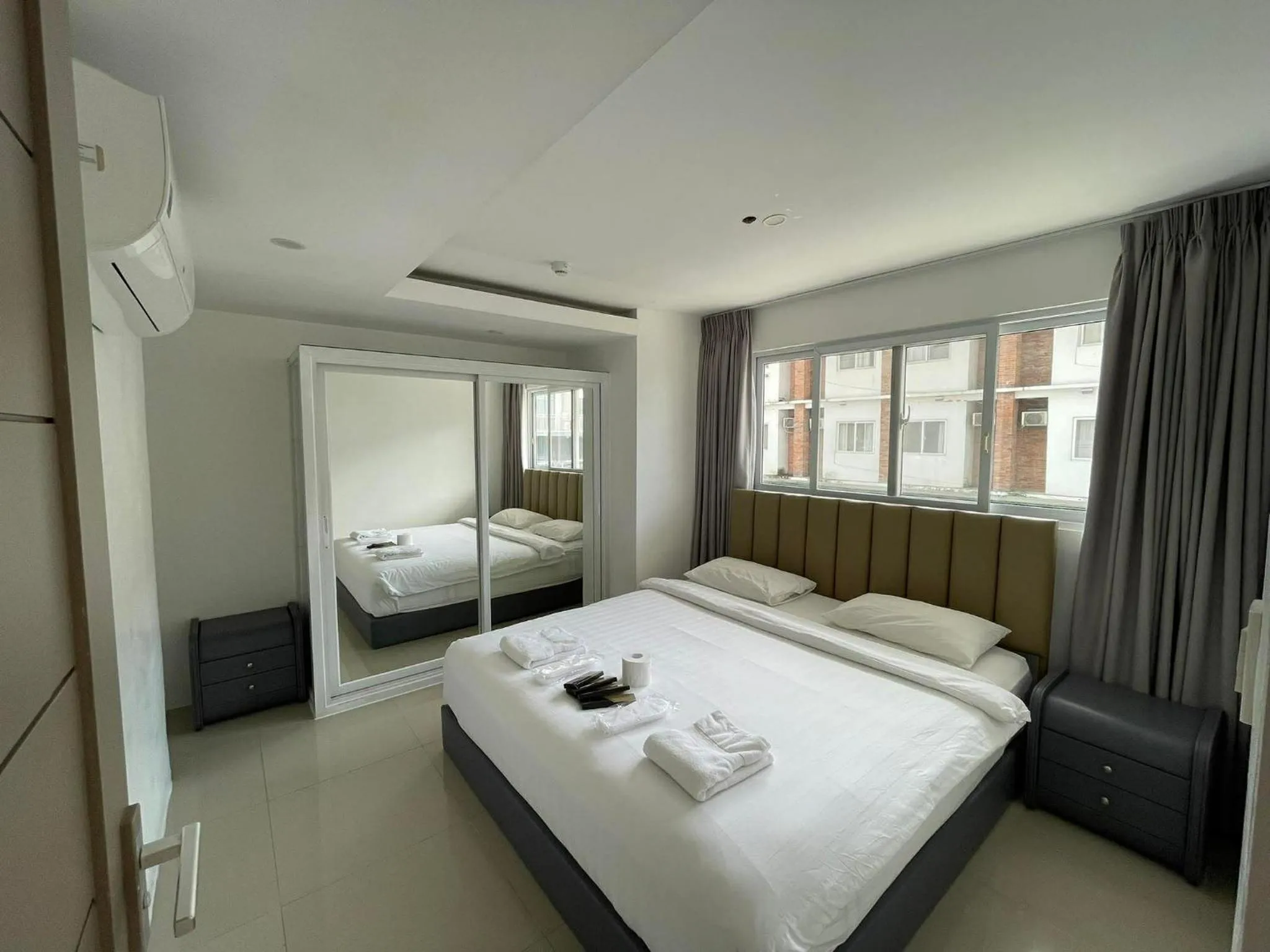 Bedroom, Bed in Chequers Suites Subic Bay