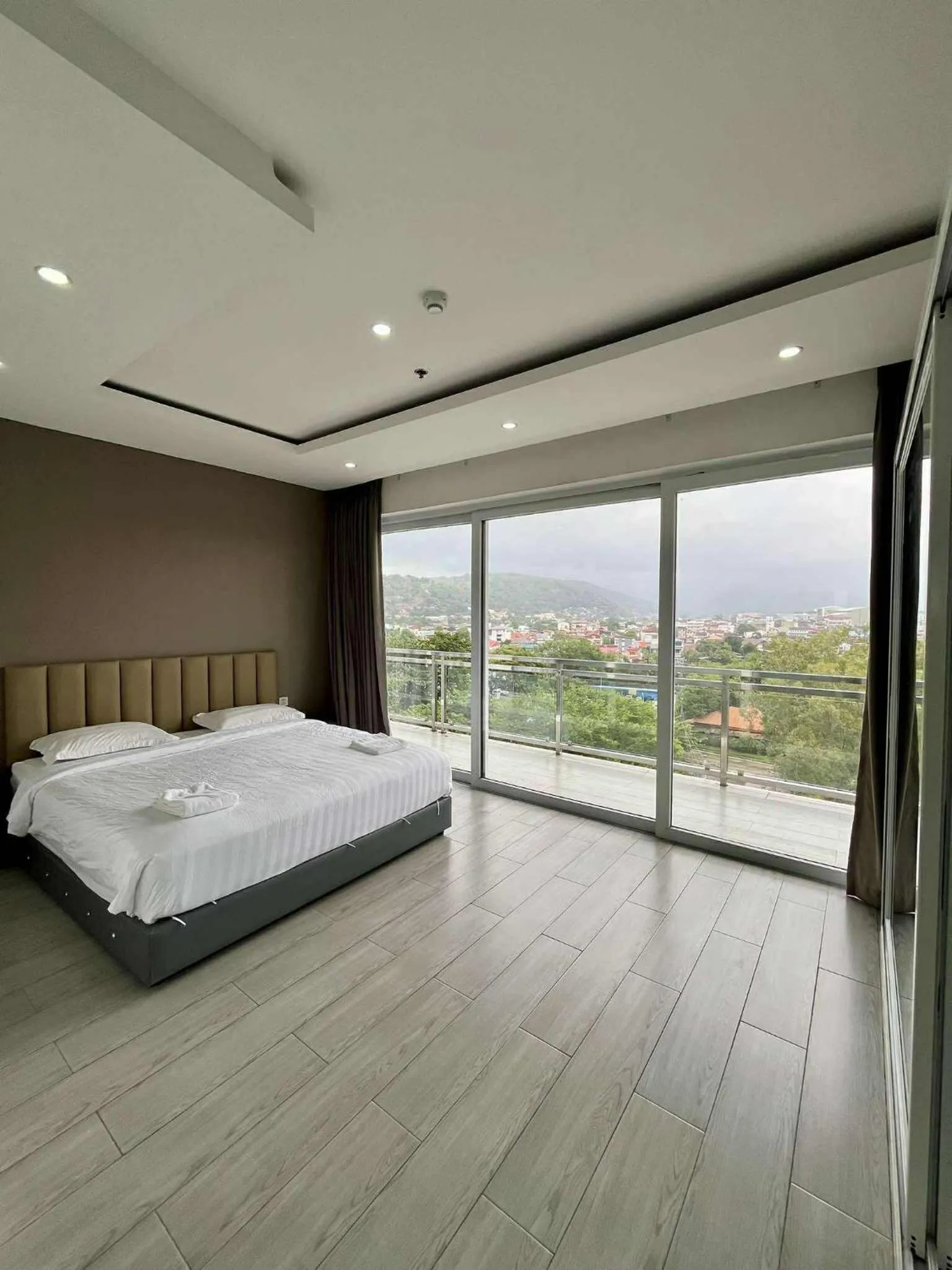 Bed in Chequers Suites Subic Bay