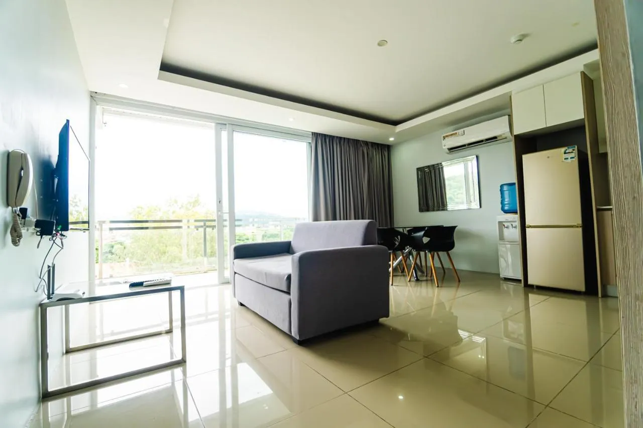 TV and multimedia in Chequers Suites Subic Bay