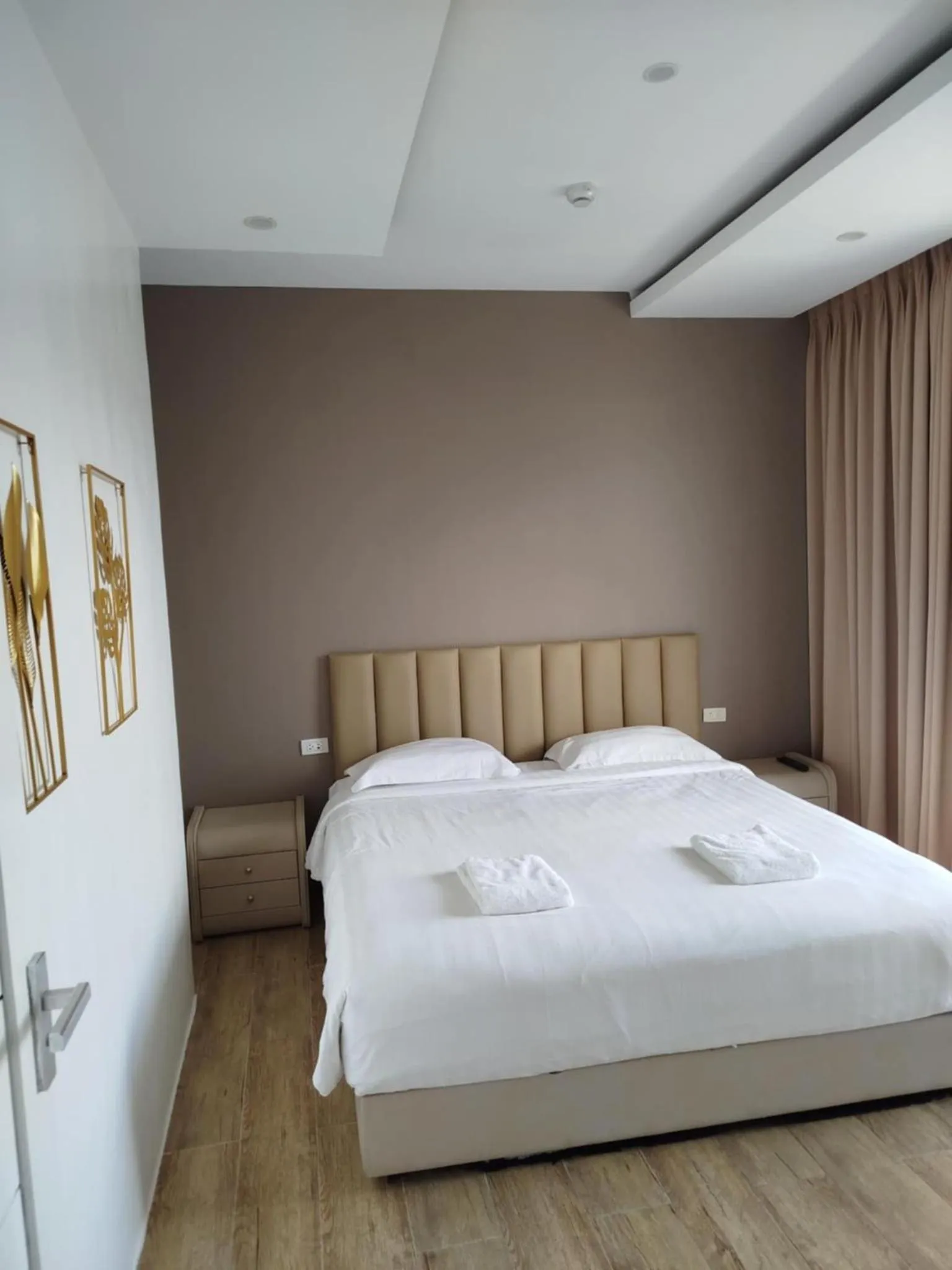 Bedroom, Bed in Chequers Suites Subic Bay