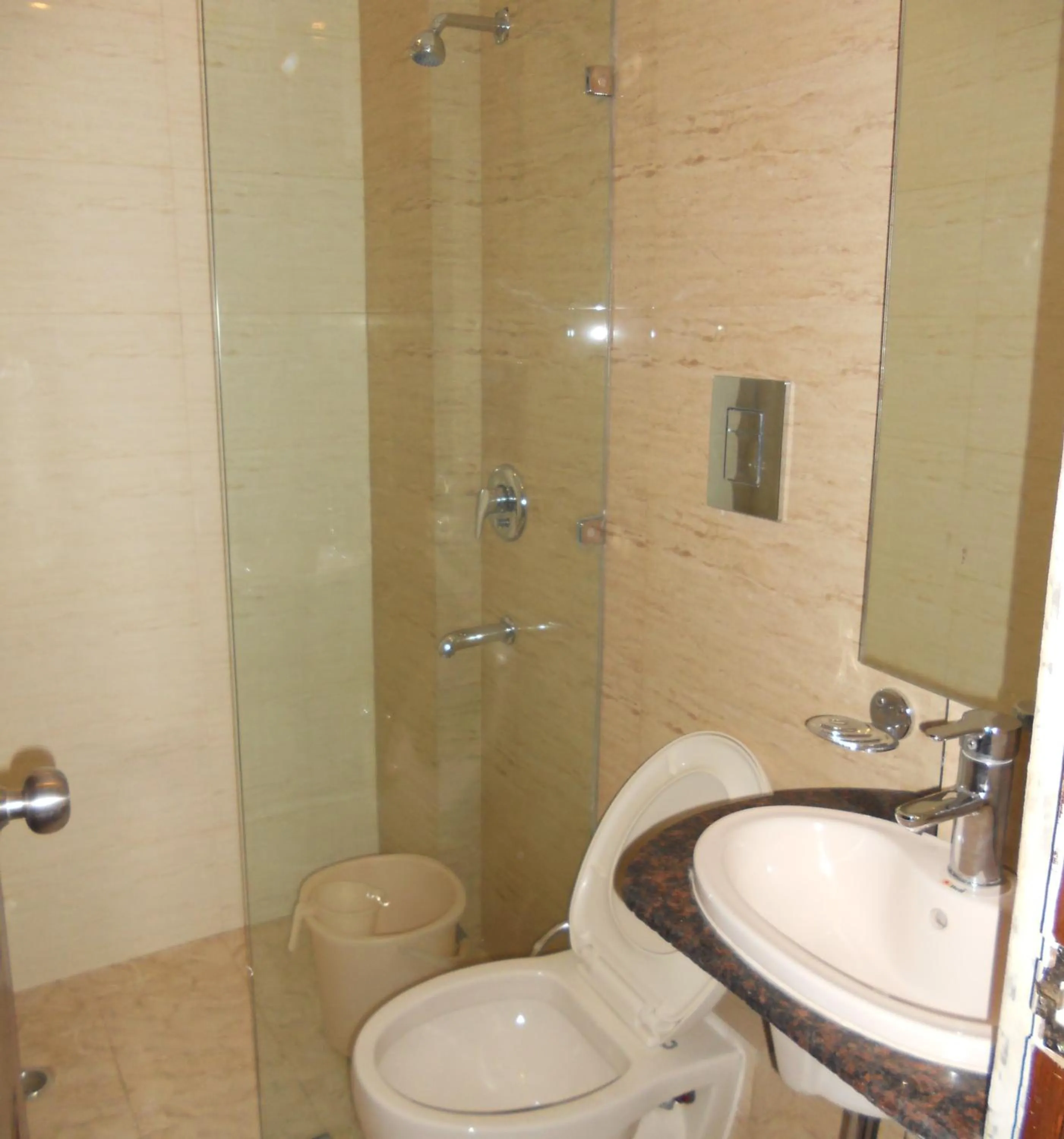 Bathroom in Amax Inn