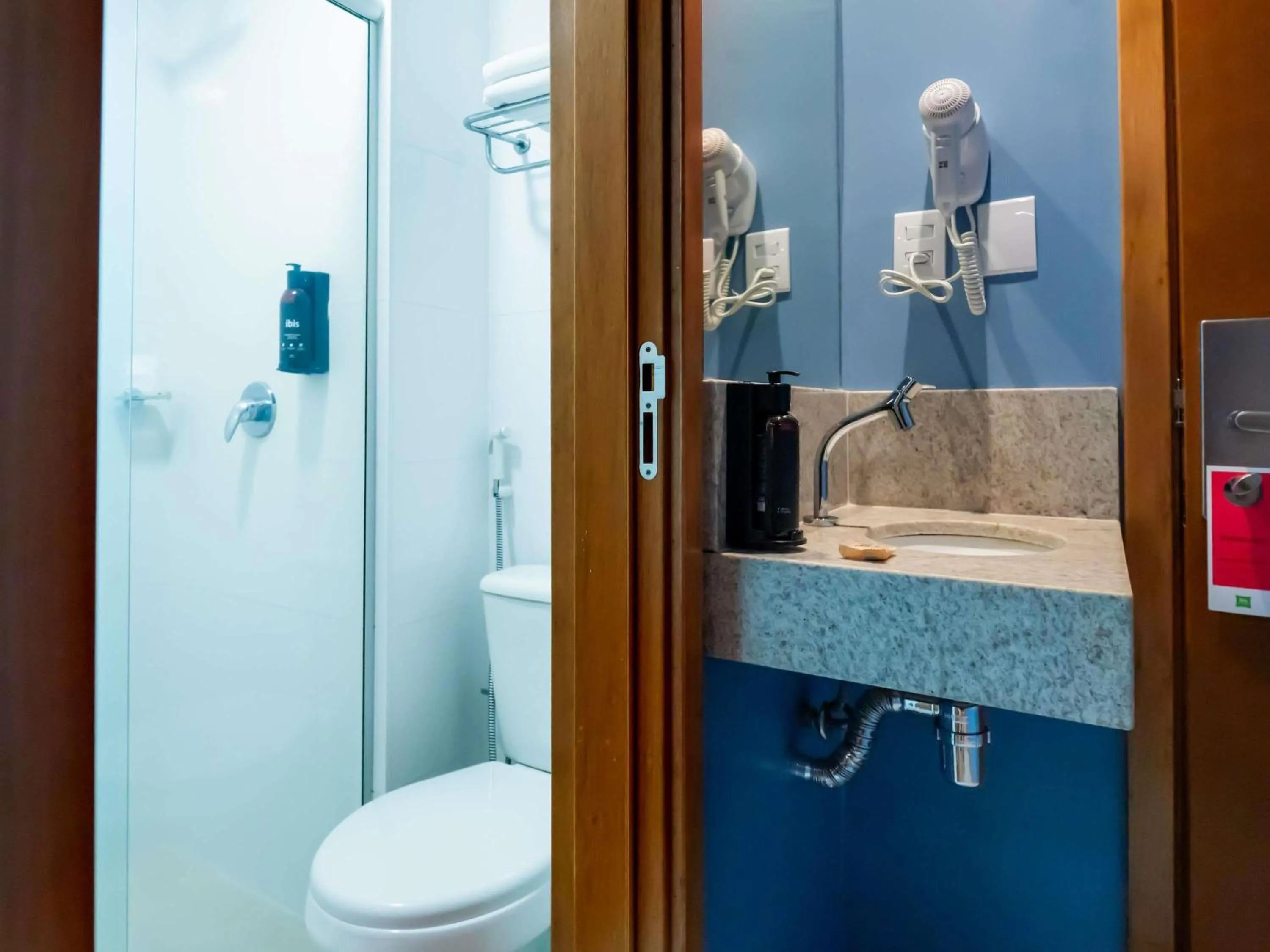 Bedroom in Ibis Styles Belém Hangar