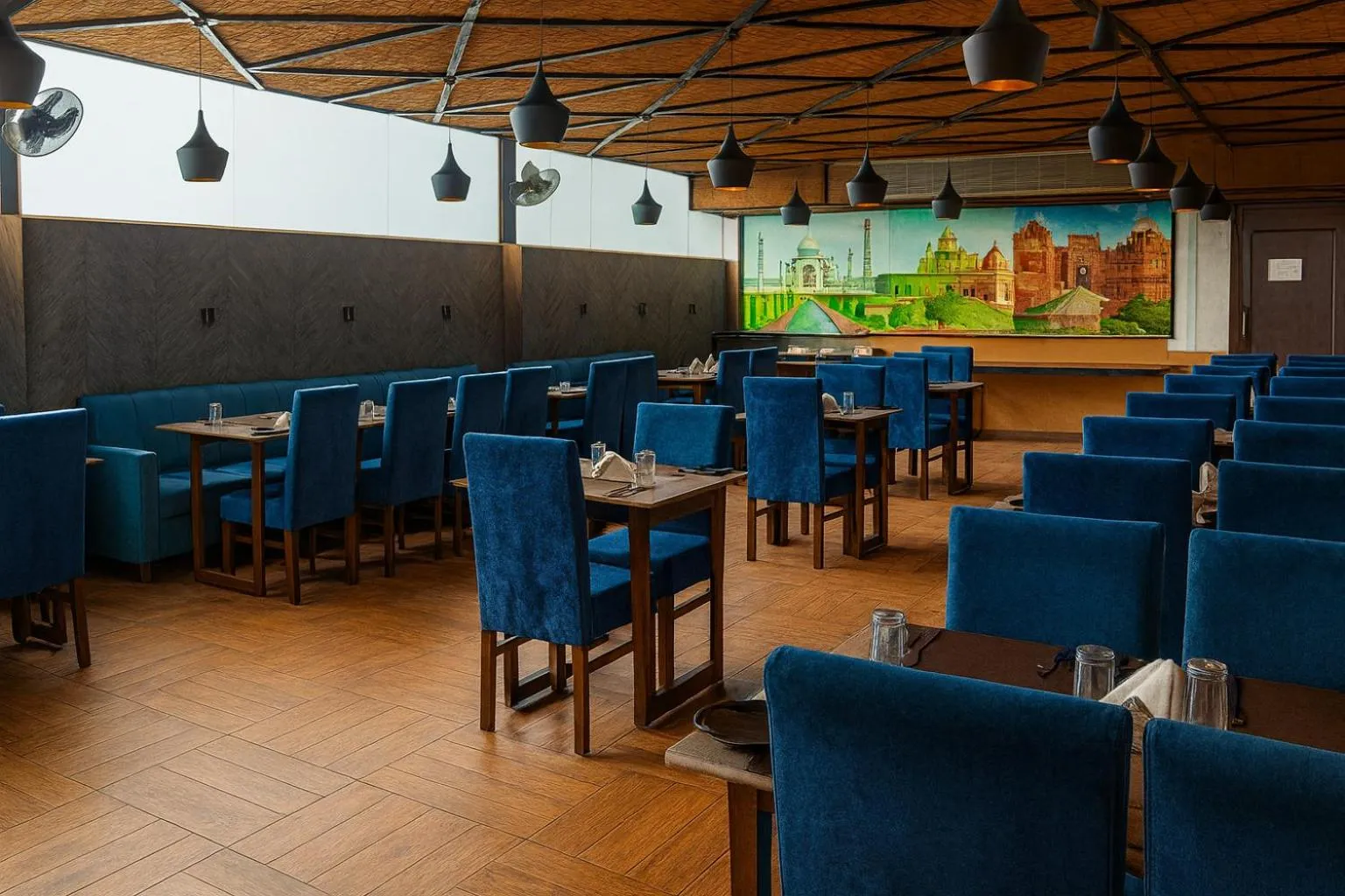 Restaurant/places to eat in HOTEL TEN SQUARE - 5 Minutes from The Taj Mahal