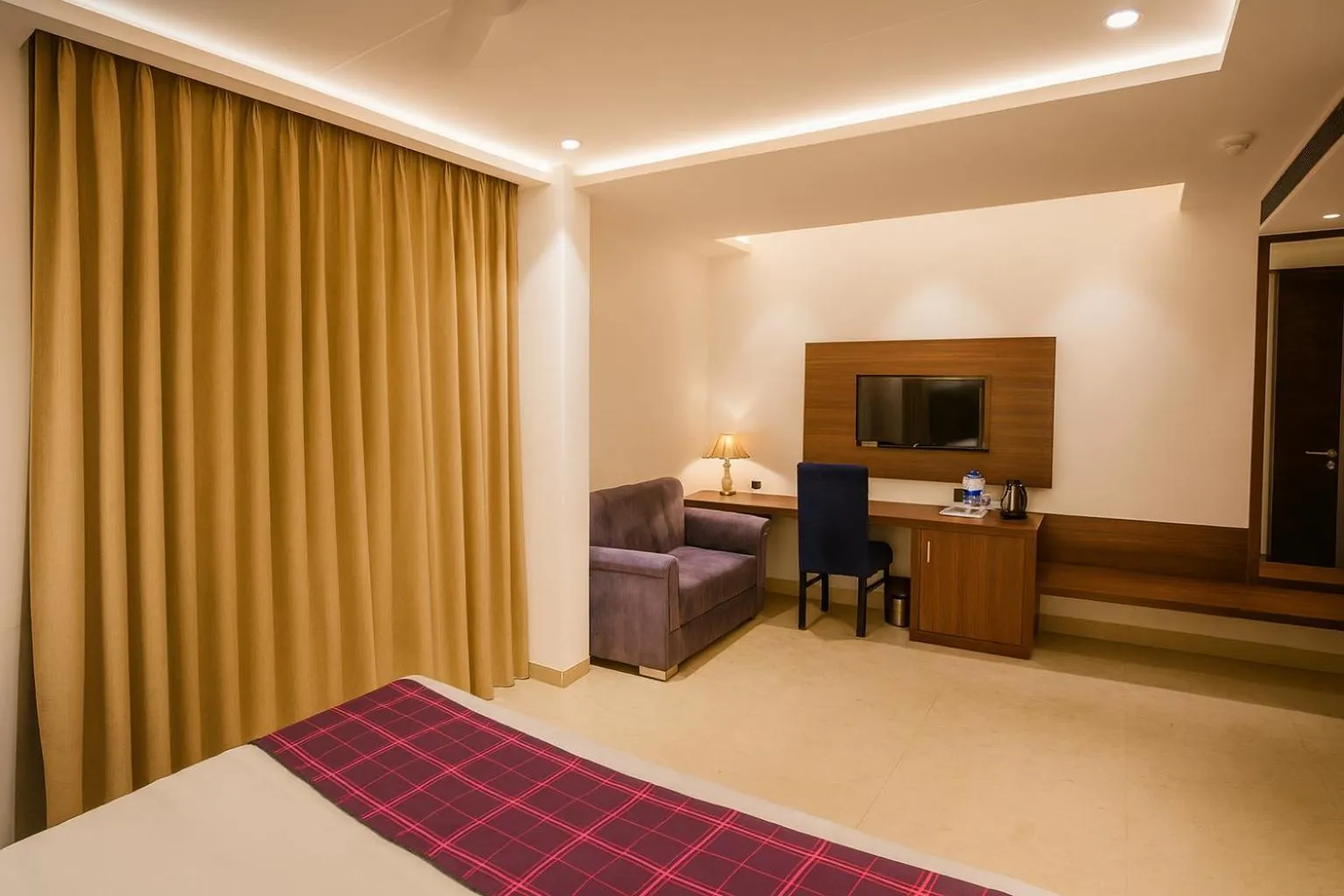 Bed in HOTEL TEN SQUARE - 5 Minutes from The Taj Mahal