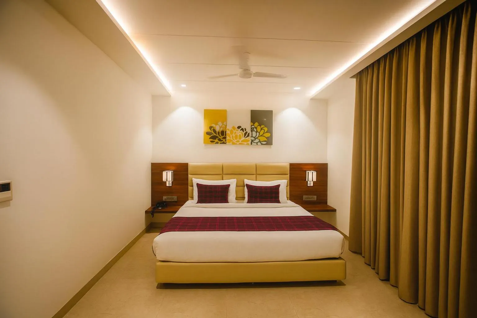 Bed in HOTEL TEN SQUARE - 5 Minutes from The Taj Mahal