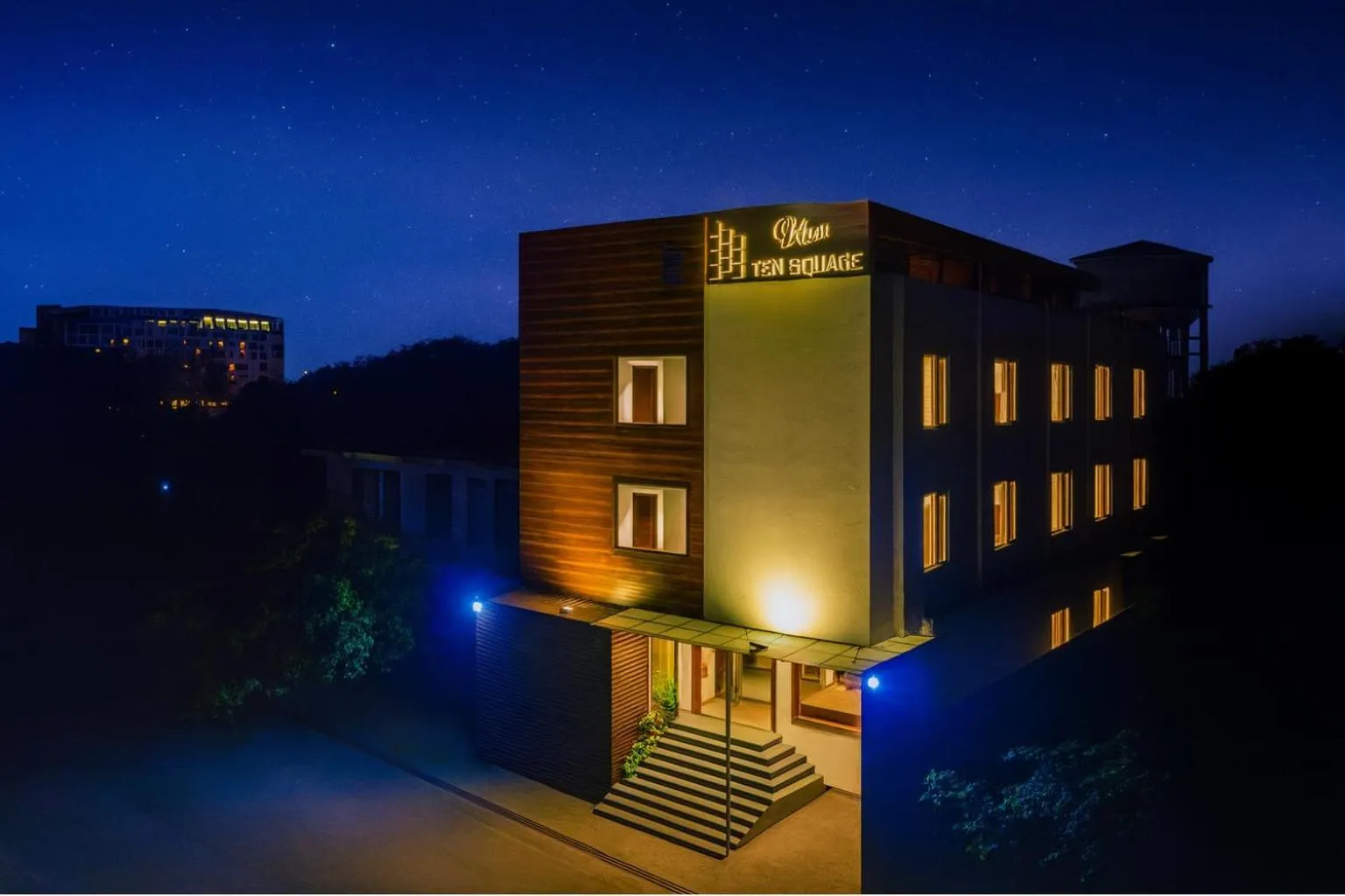 Property building in HOTEL TEN SQUARE - 5 Minutes from The Taj Mahal