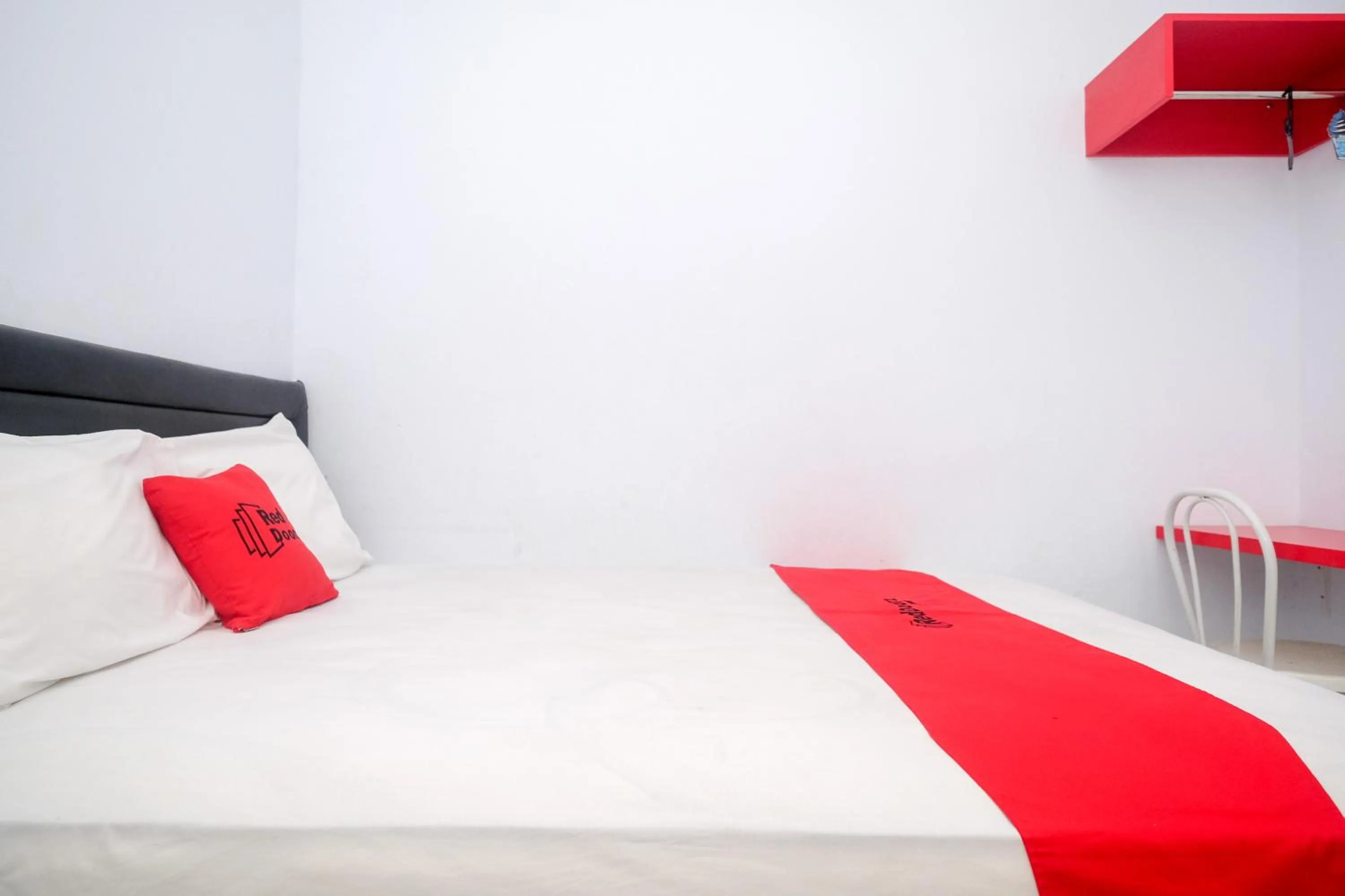 Bed in RedDoorz at Lapangan Bandara Sam Ratulangi Manado