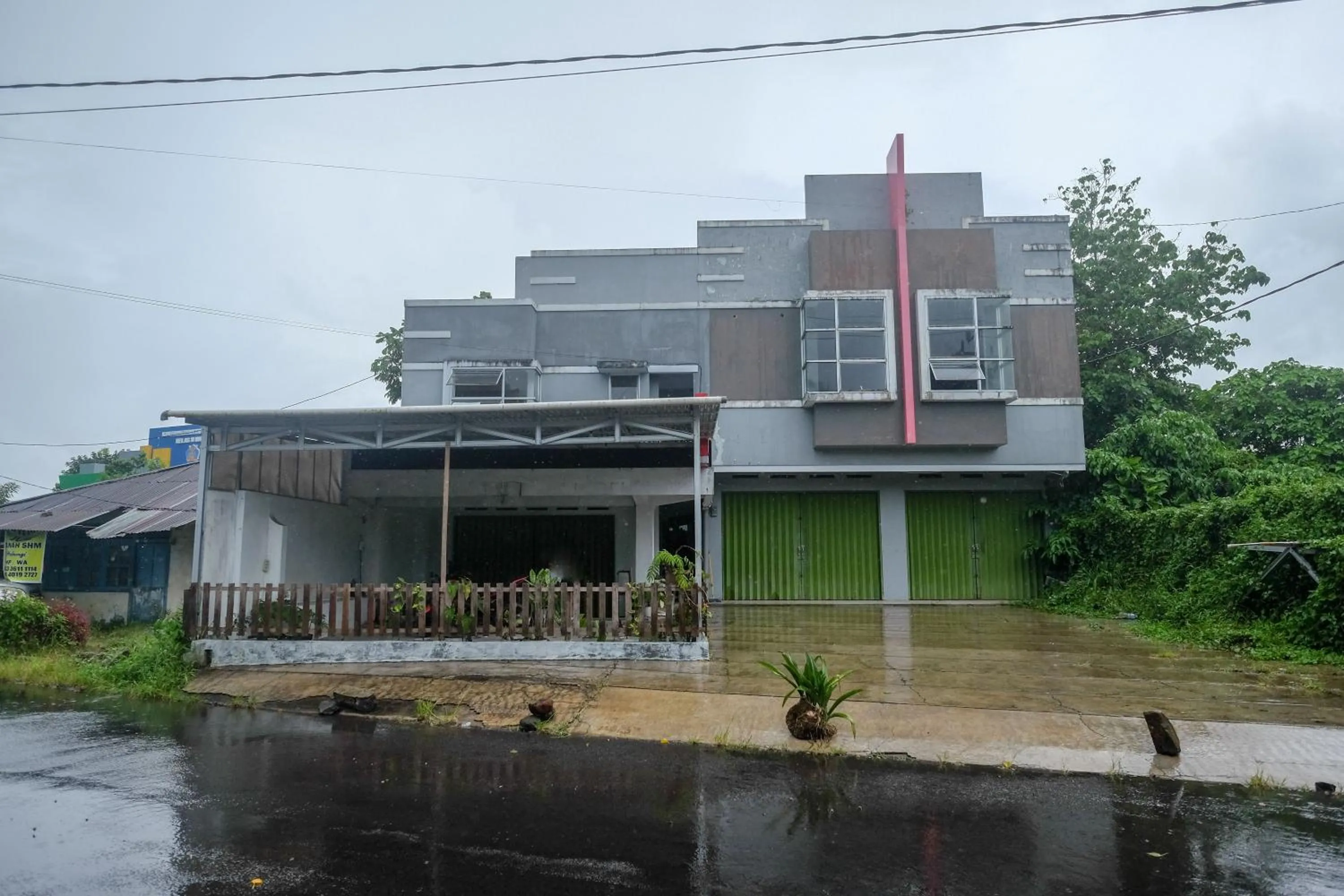 Property building in RedDoorz at Lapangan Bandara Sam Ratulangi Manado