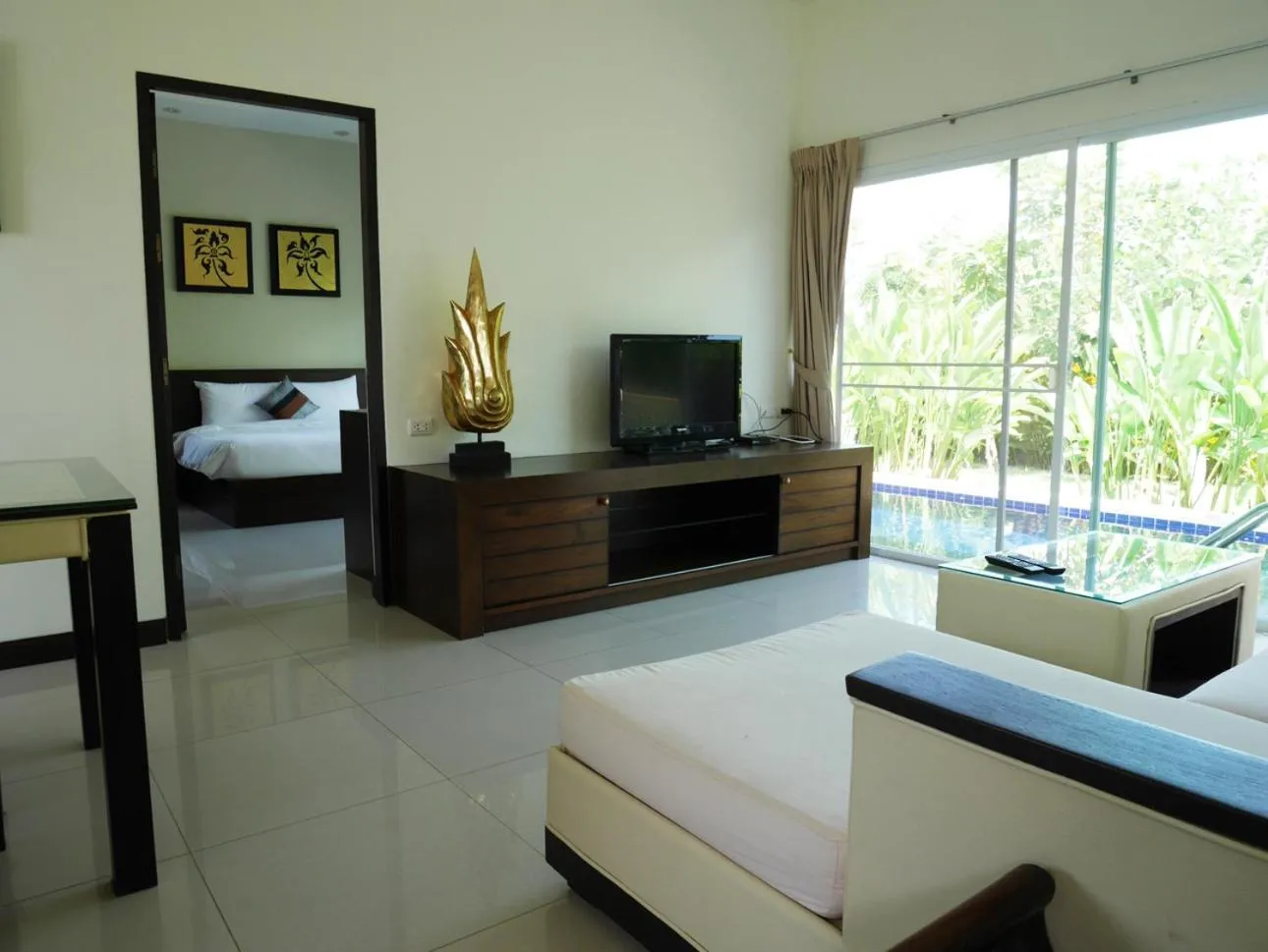 Living room, Bed in Layantara Villas