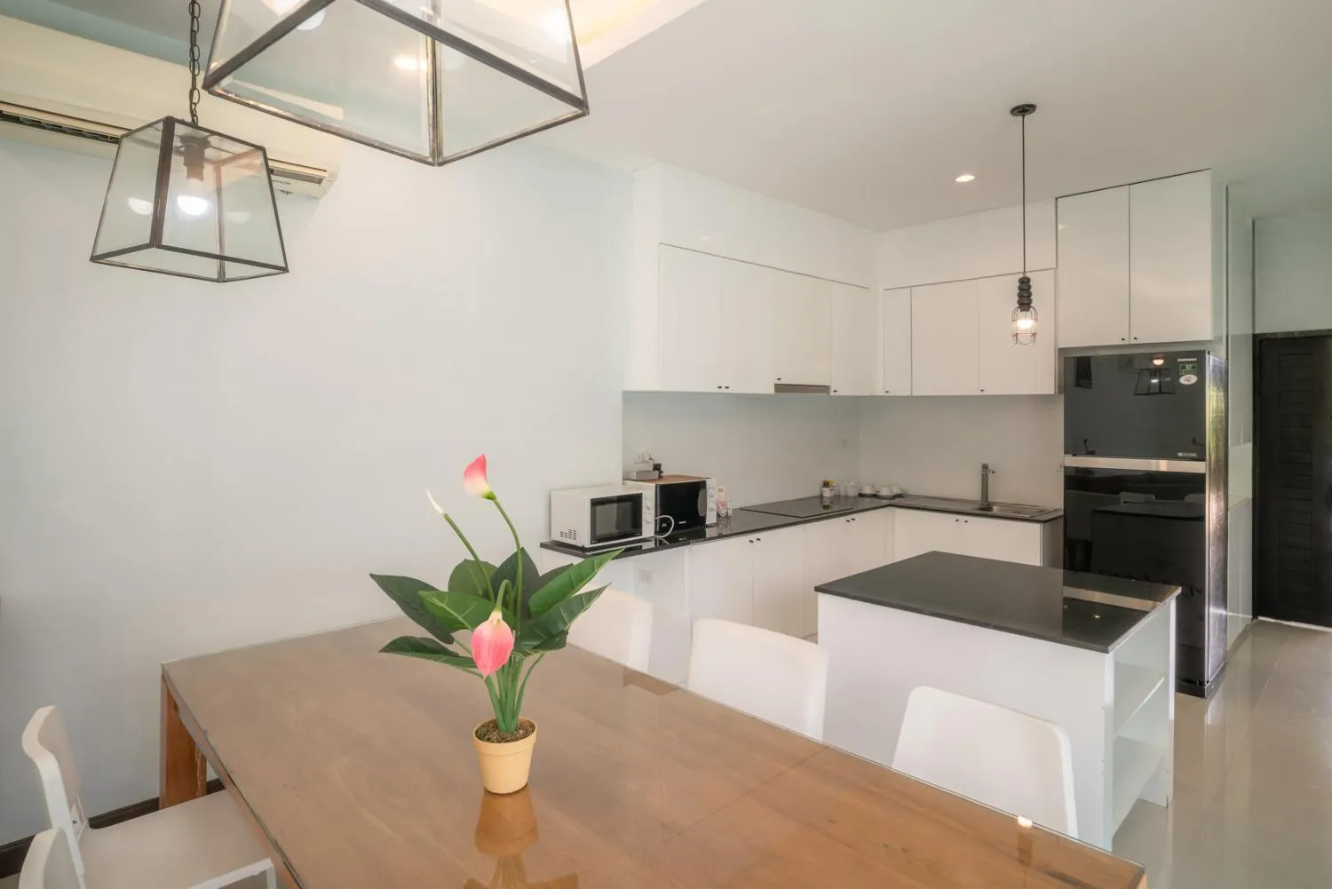 Kitchen or kitchenette in Layantara Villas