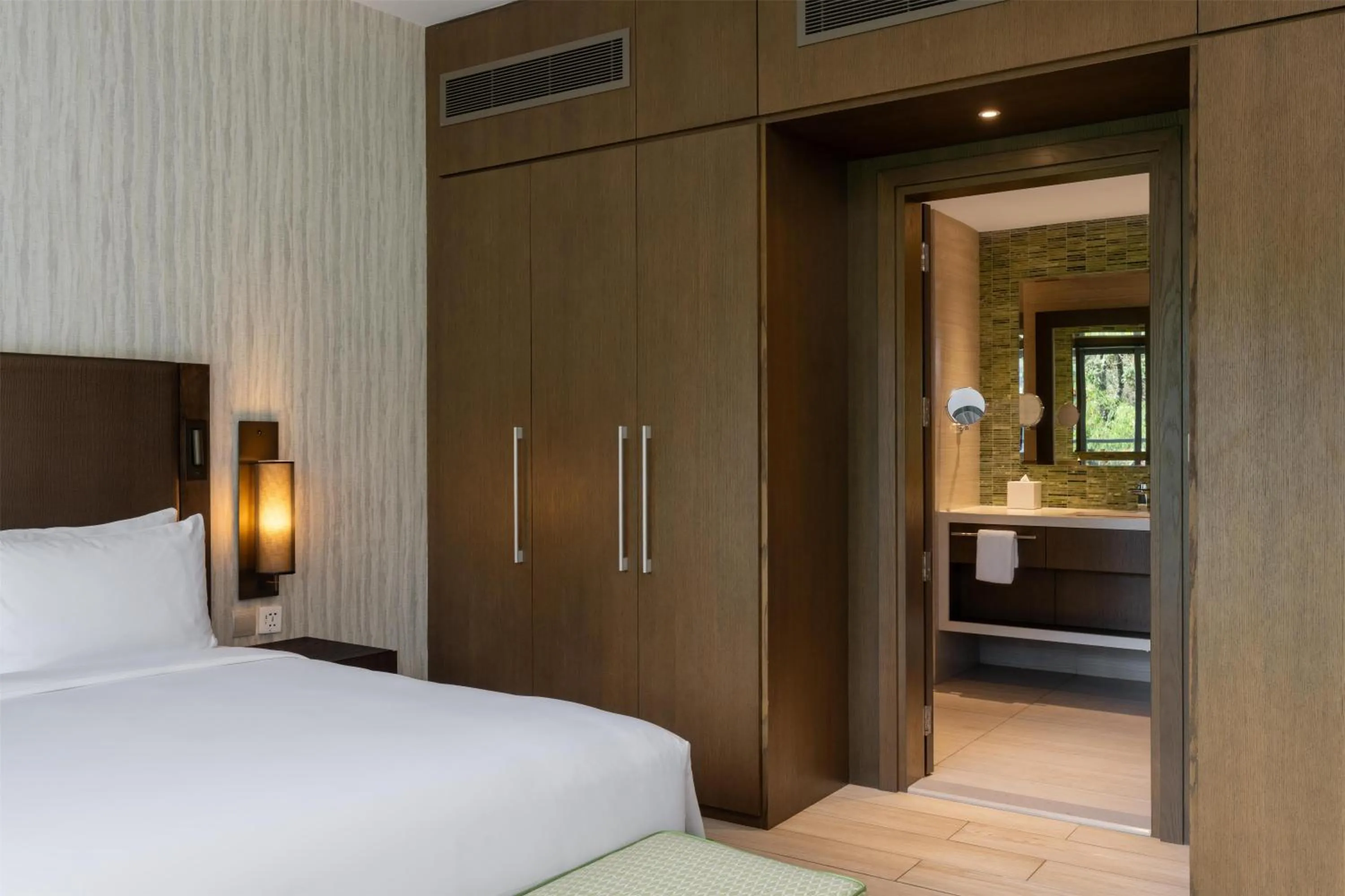 Photo of the whole room, Bed in Radisson Blu Hotel & Residence Nairobi Arboretum