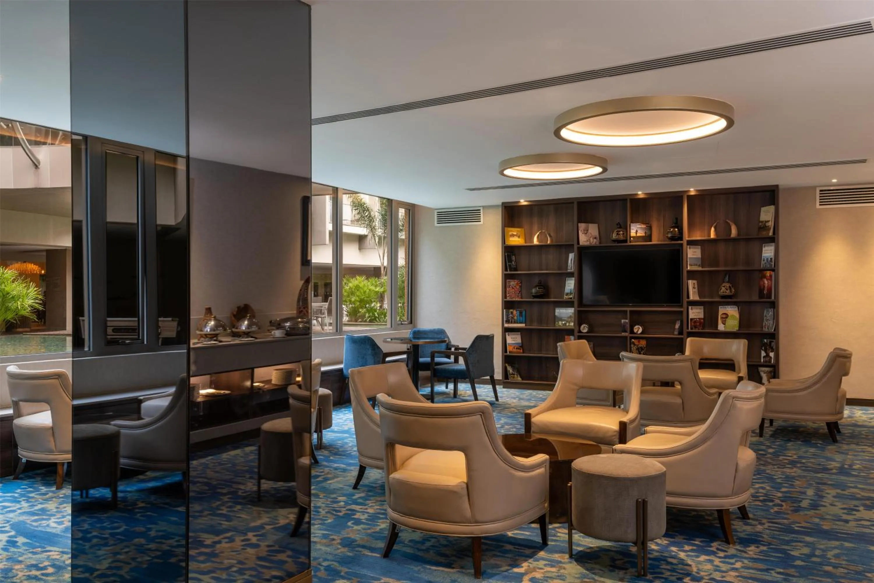 Lounge or bar in Radisson Blu Hotel & Residence Nairobi Arboretum