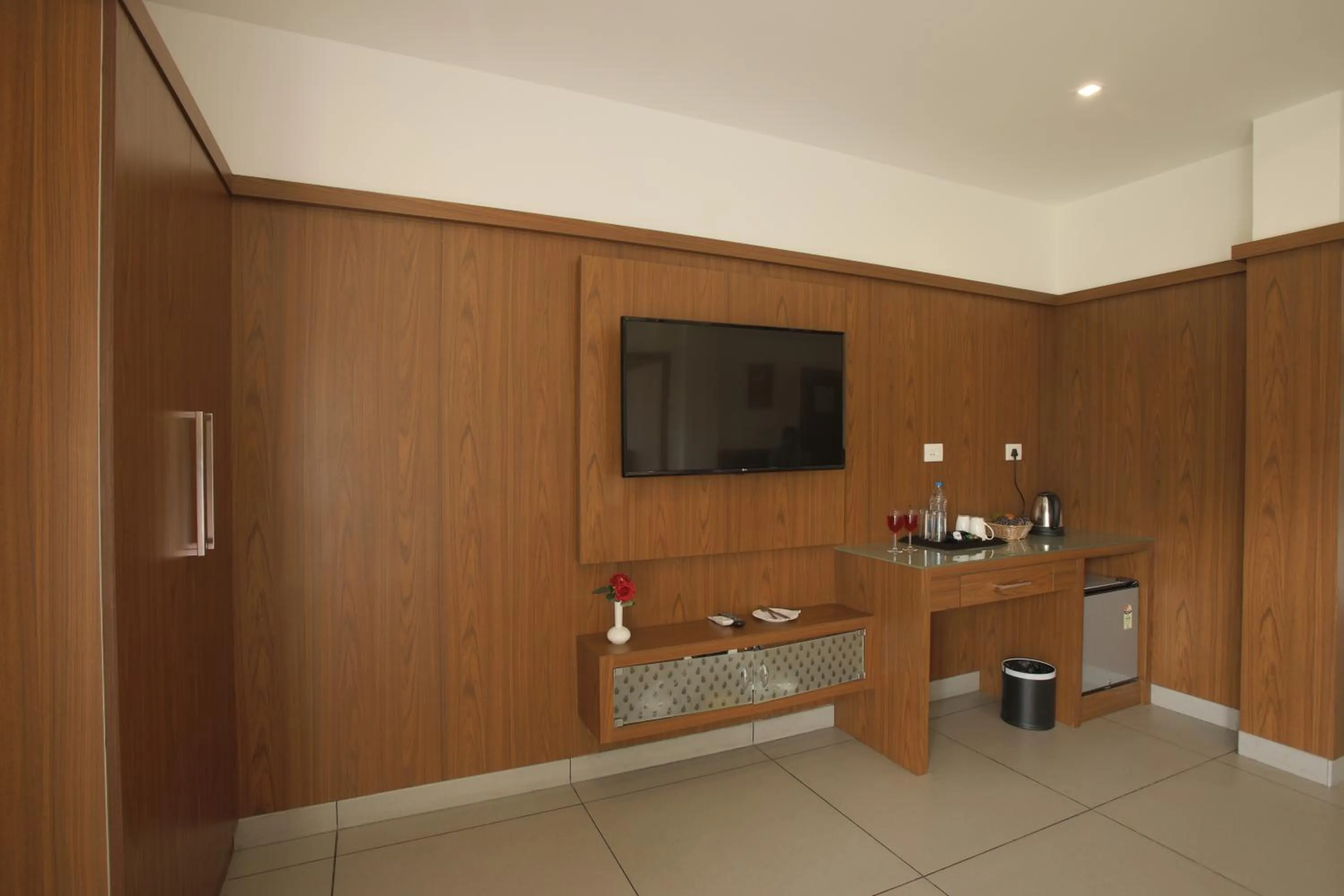 Coffee/tea facilities in The Lake View Munnar