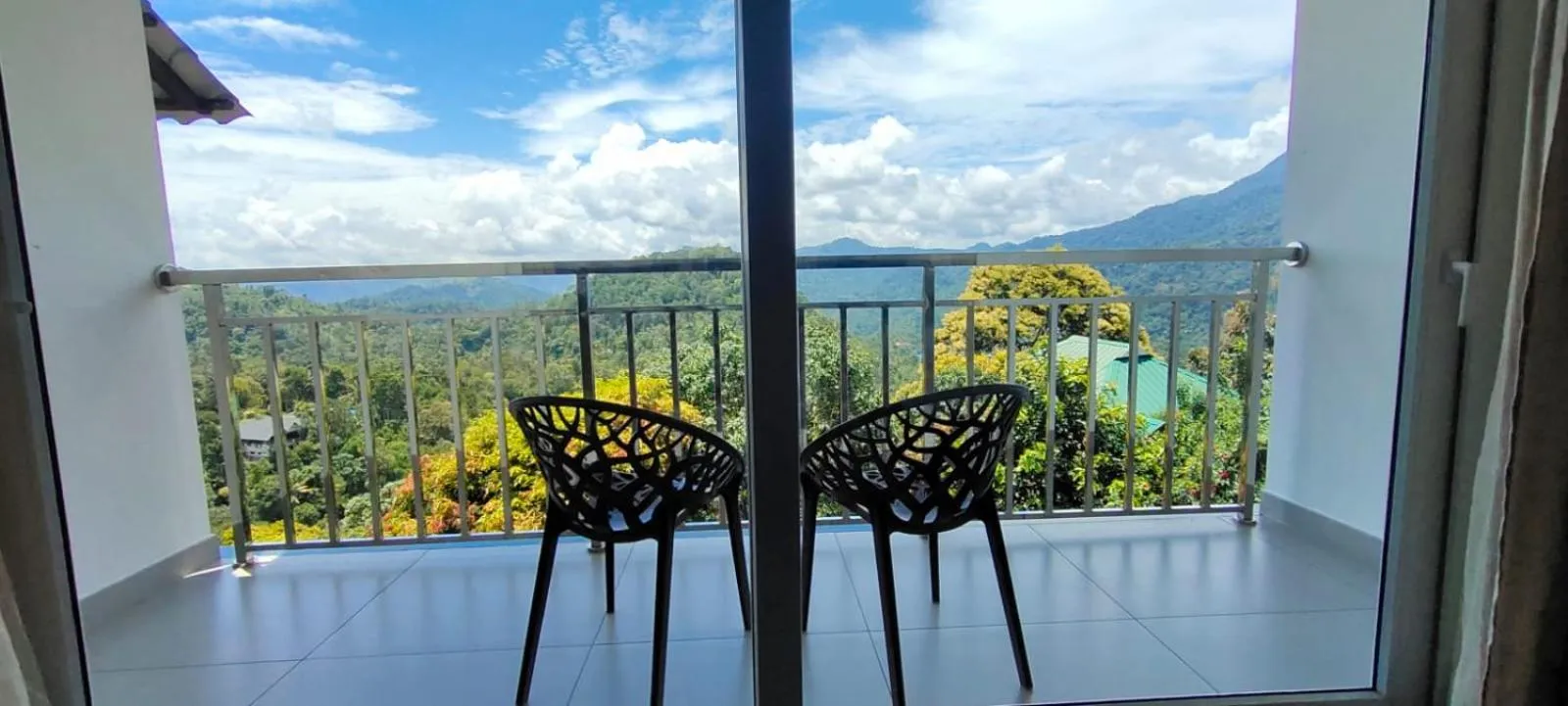 Day in The Lake View Munnar