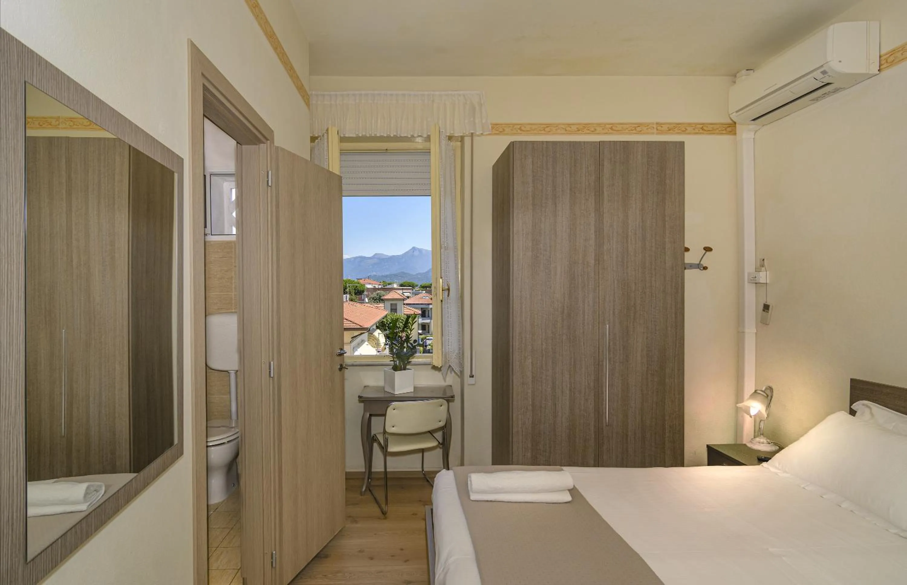 Standard Triple Room in Hotel Lungomare