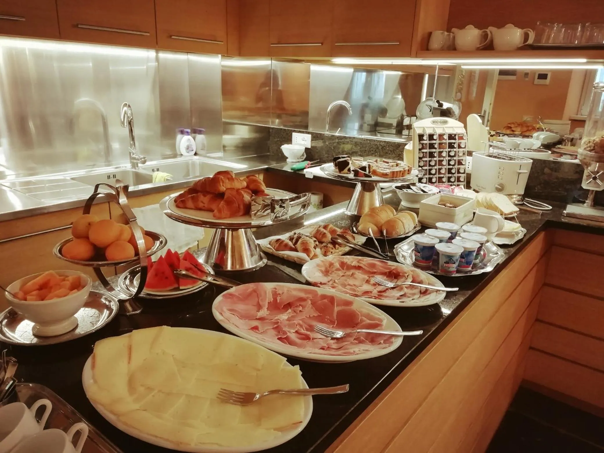 Buffet breakfast in Locanda della Maria