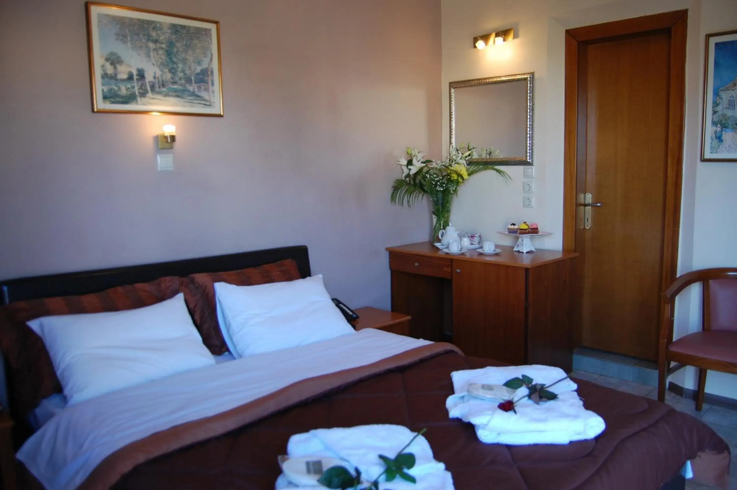 Triple Room in Paris Hotel Triple Room in Paris Hotel