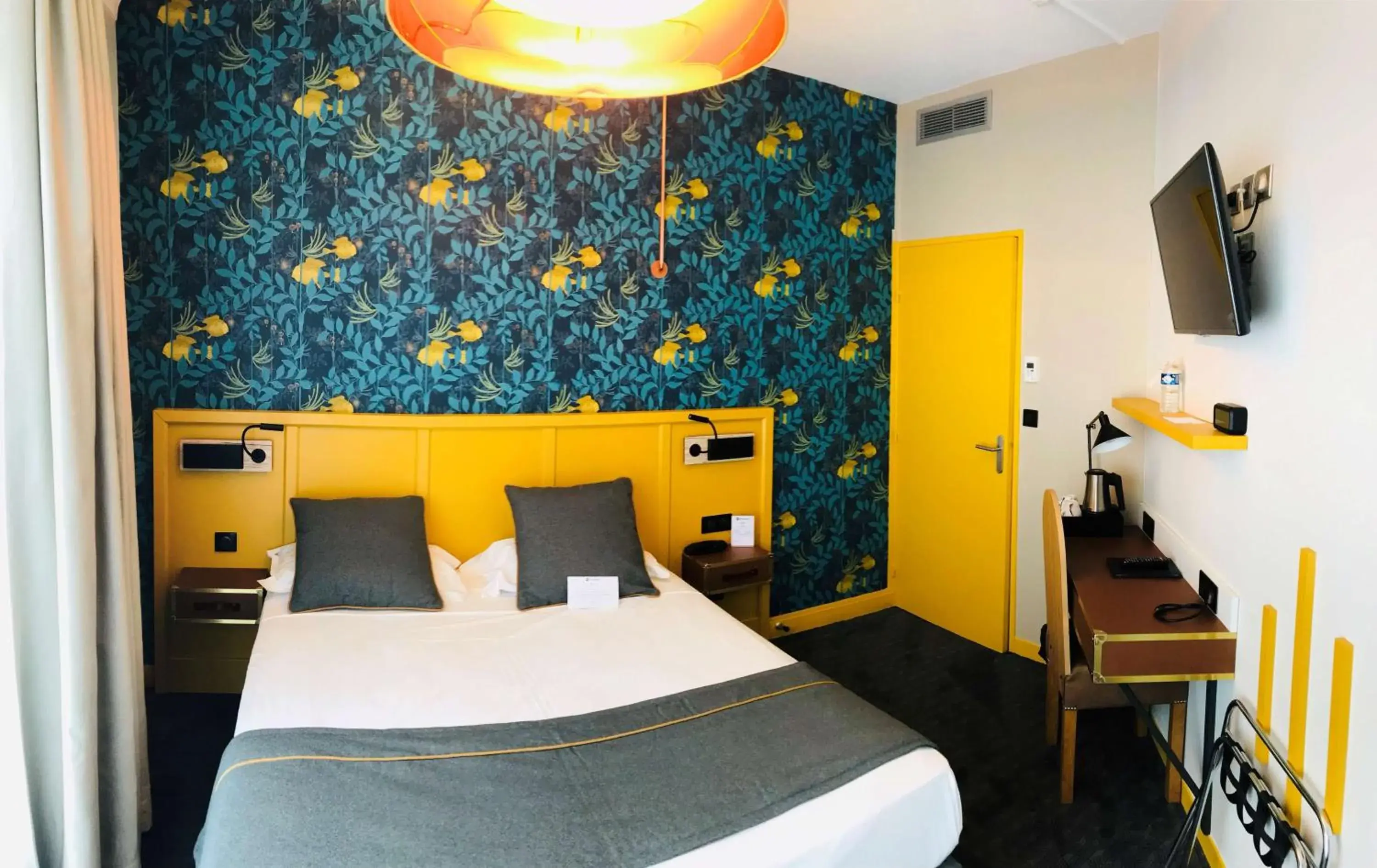 Bed in Best Western Hotel Graslin Bed in Best Western Hotel Graslin