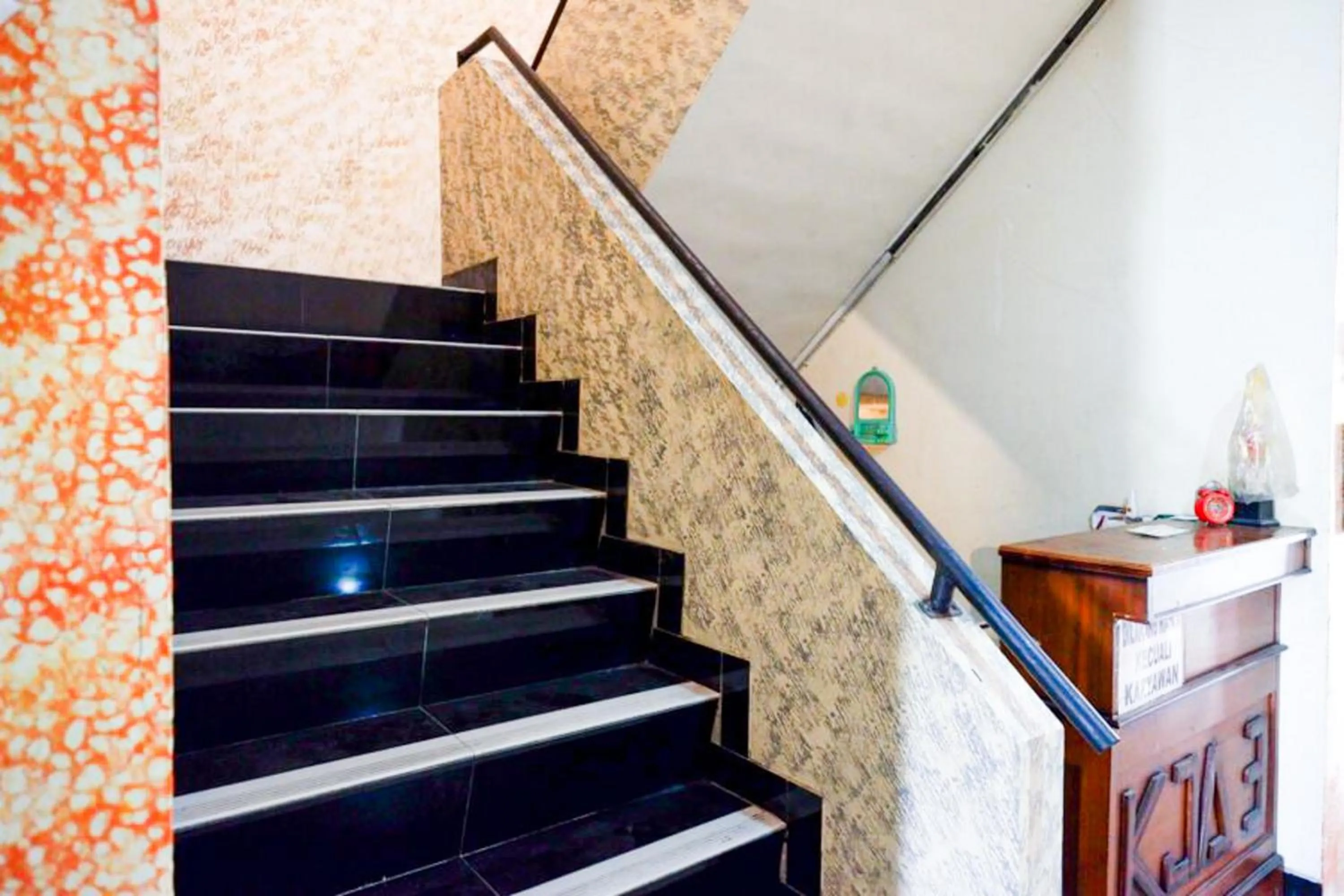 Property building in RedDoorz near GOR Wisanggeni