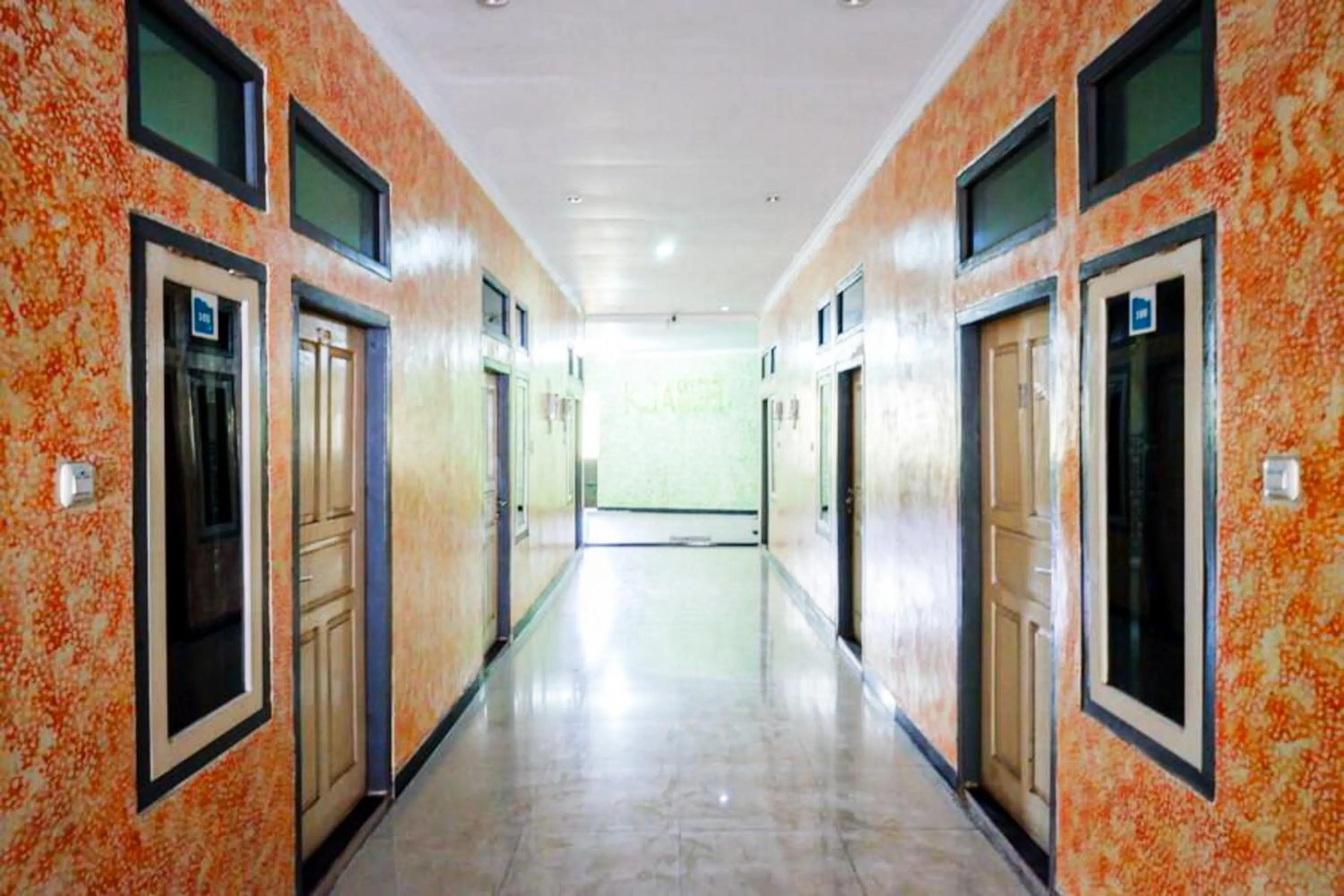 Property building in RedDoorz near GOR Wisanggeni