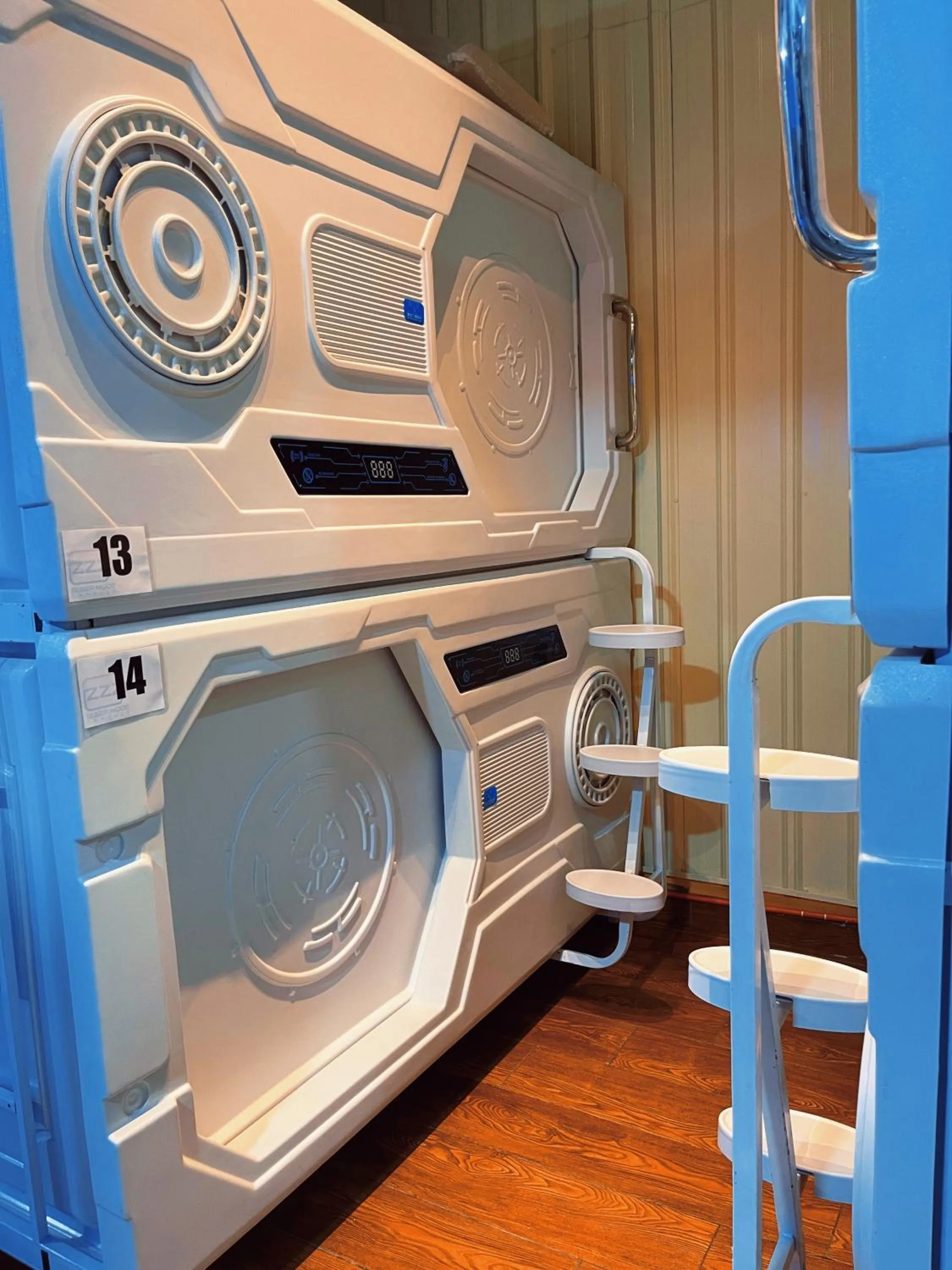 On site in ZZZ SLEEP MODE CAPSULE