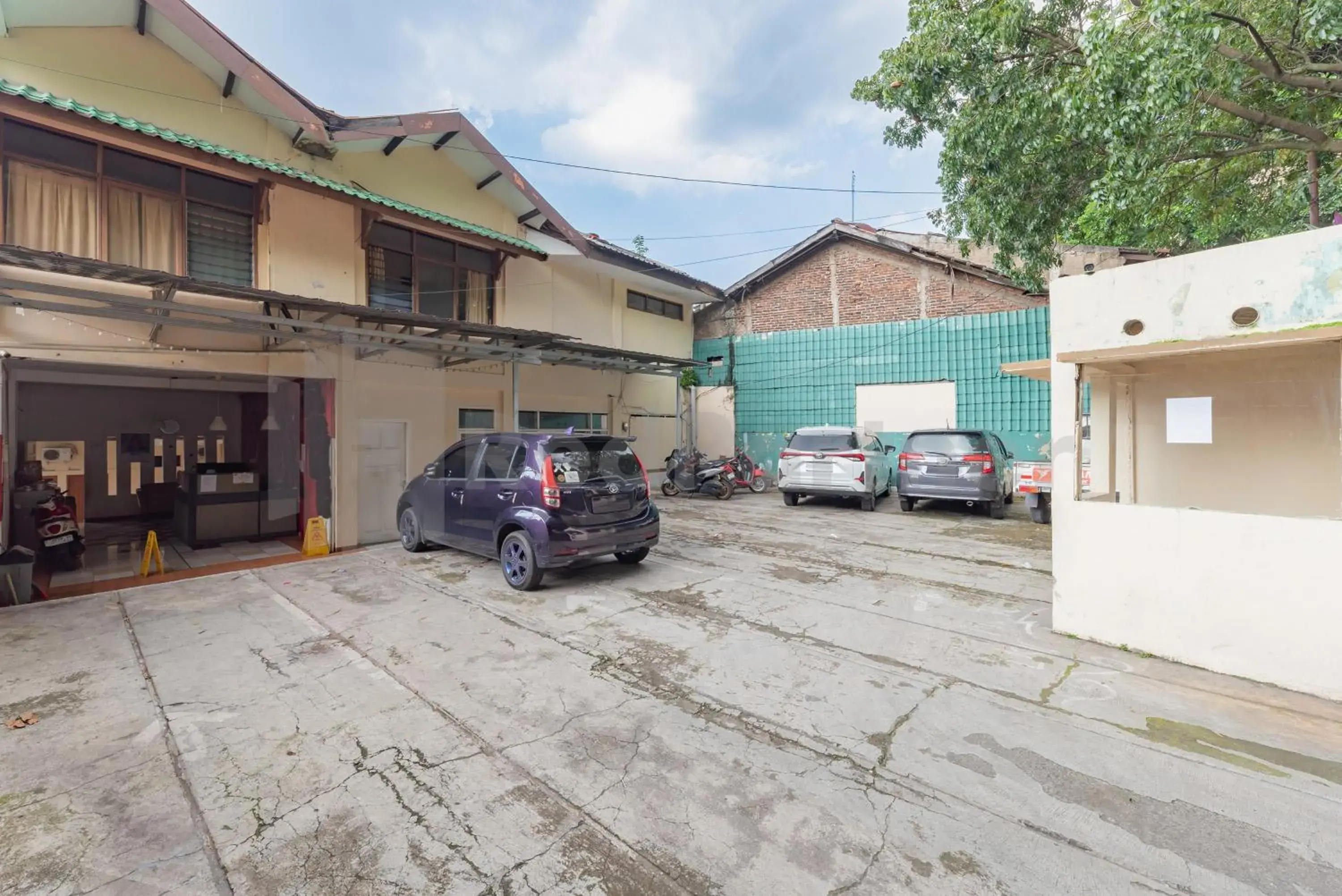 Property building in Wisma Alamanda RedPartner Property building in Wisma Alamanda RedPartner