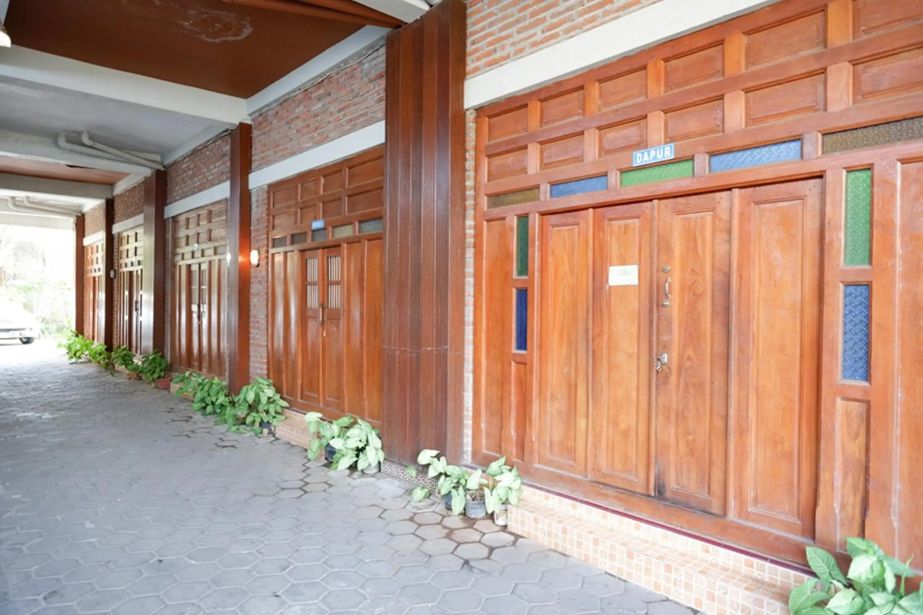 Facade/entrance in RedDoorz Syariah near Menara Kudus Facade/entrance in RedDoorz Syariah near Menara Kudus