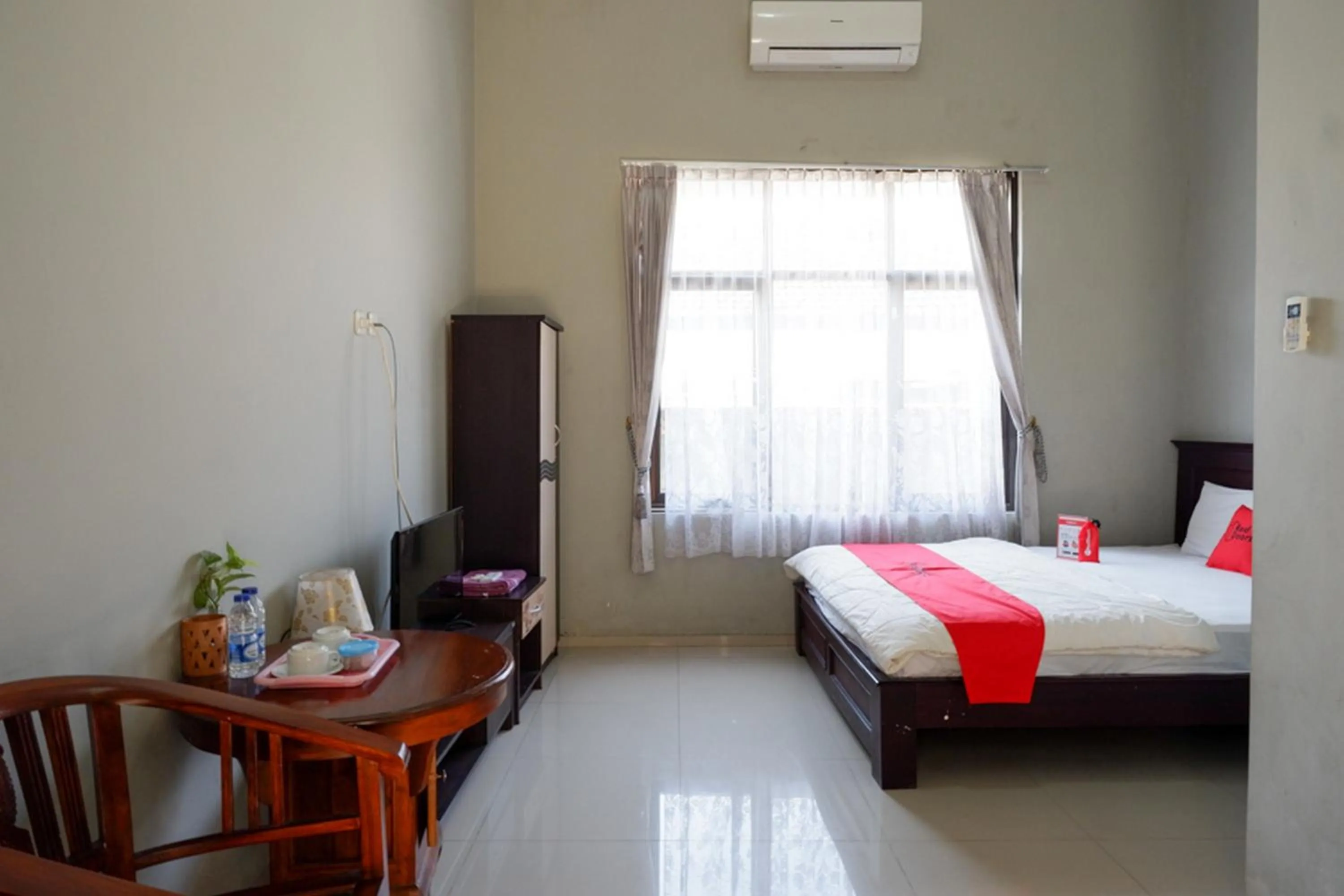 Bedroom in RedDoorz Syariah near Menara Kudus