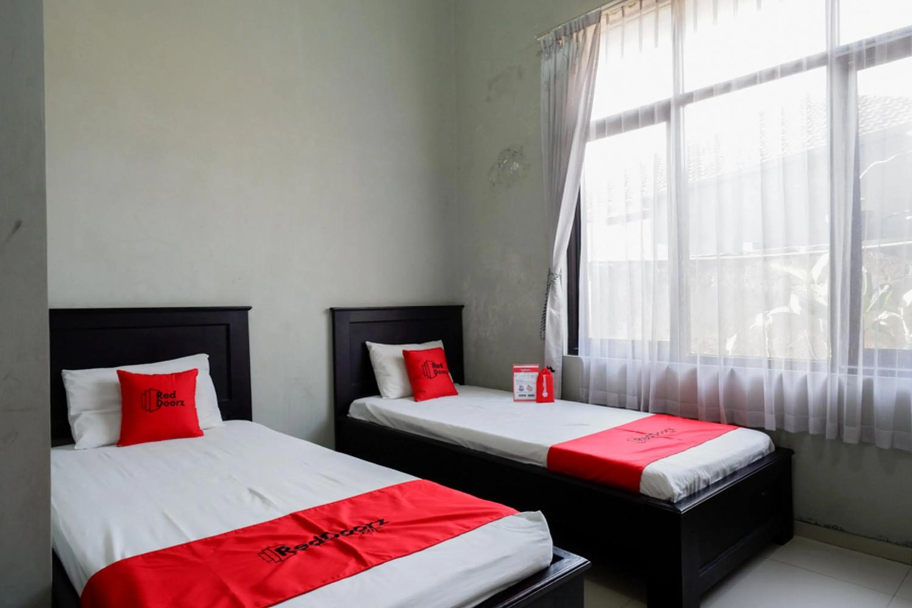 Bedroom in RedDoorz Syariah near Menara Kudus