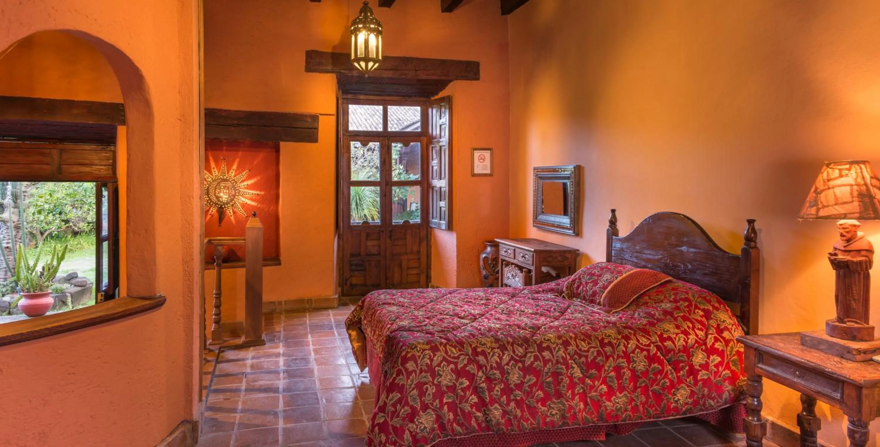 Bed in Meson de San Antonio