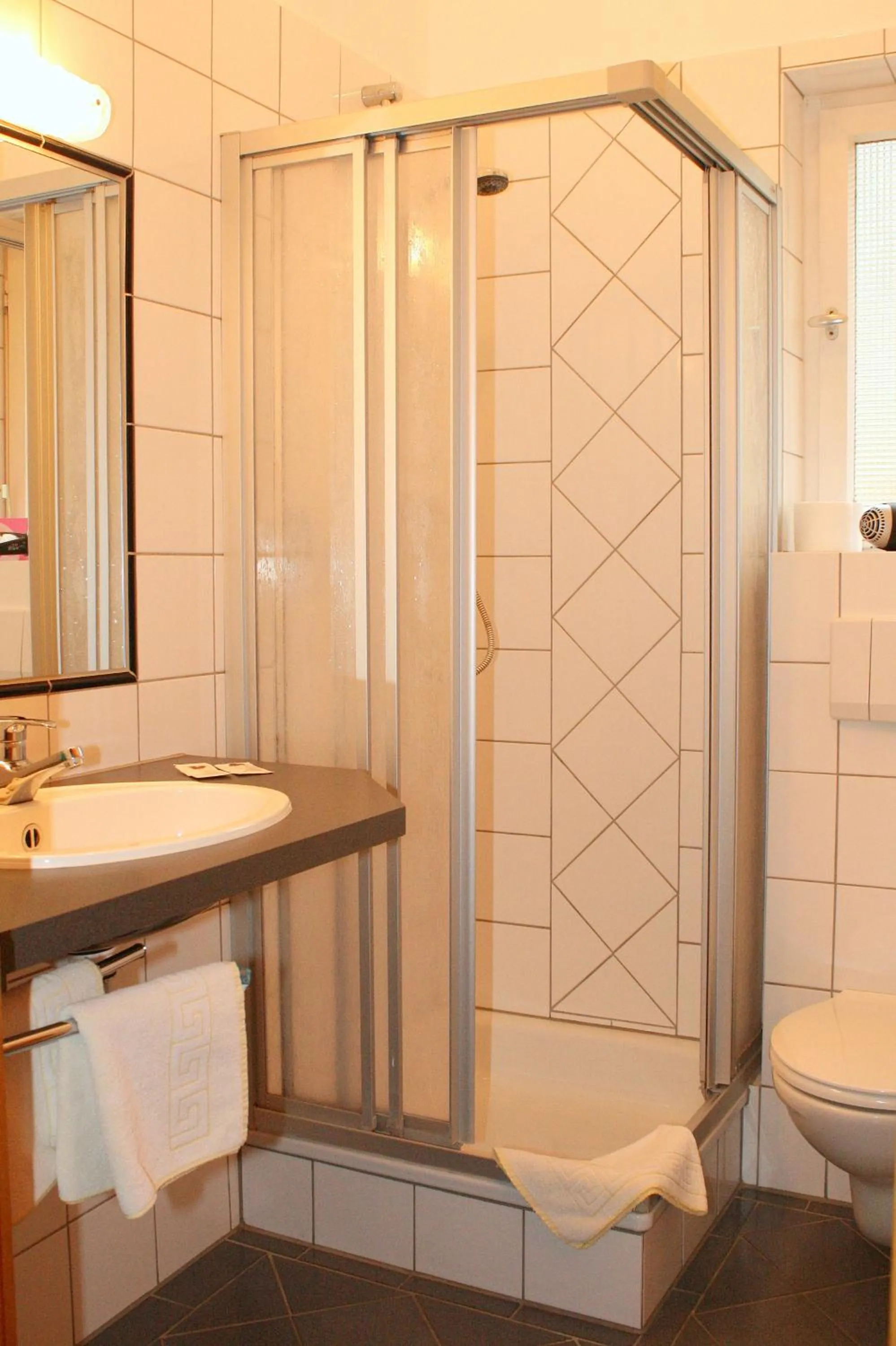 Bathroom in Hotel Haus Hellhohl Garni