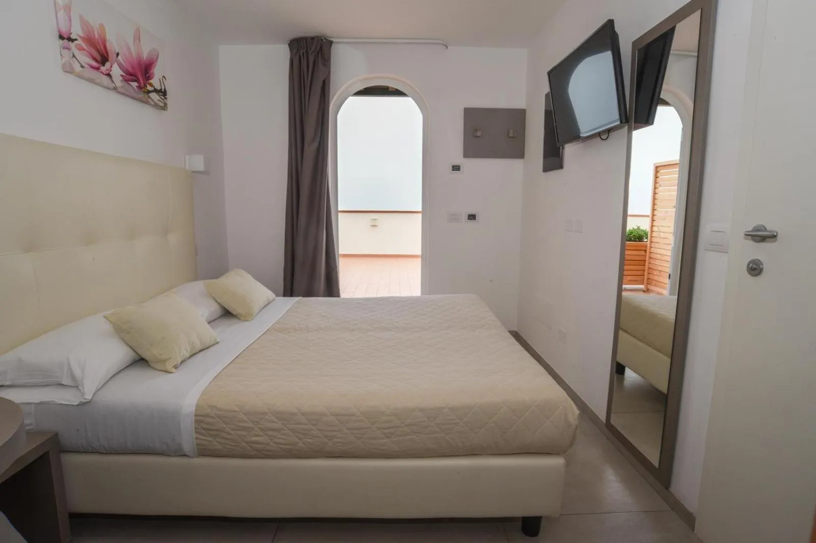 Balcony/Terrace, Bed in Hotel Villa Augustea