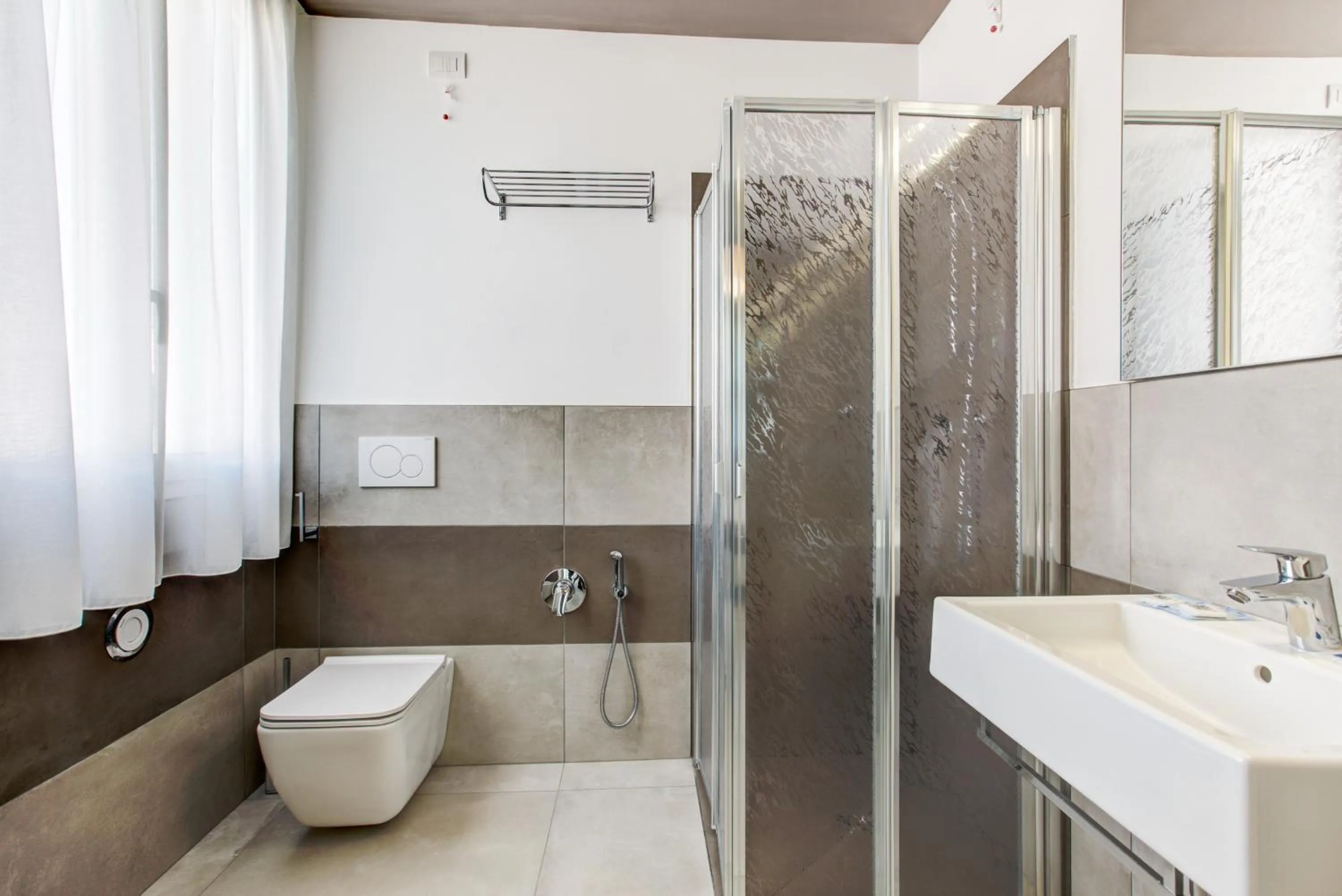 Shower in Hotel Villa Augustea