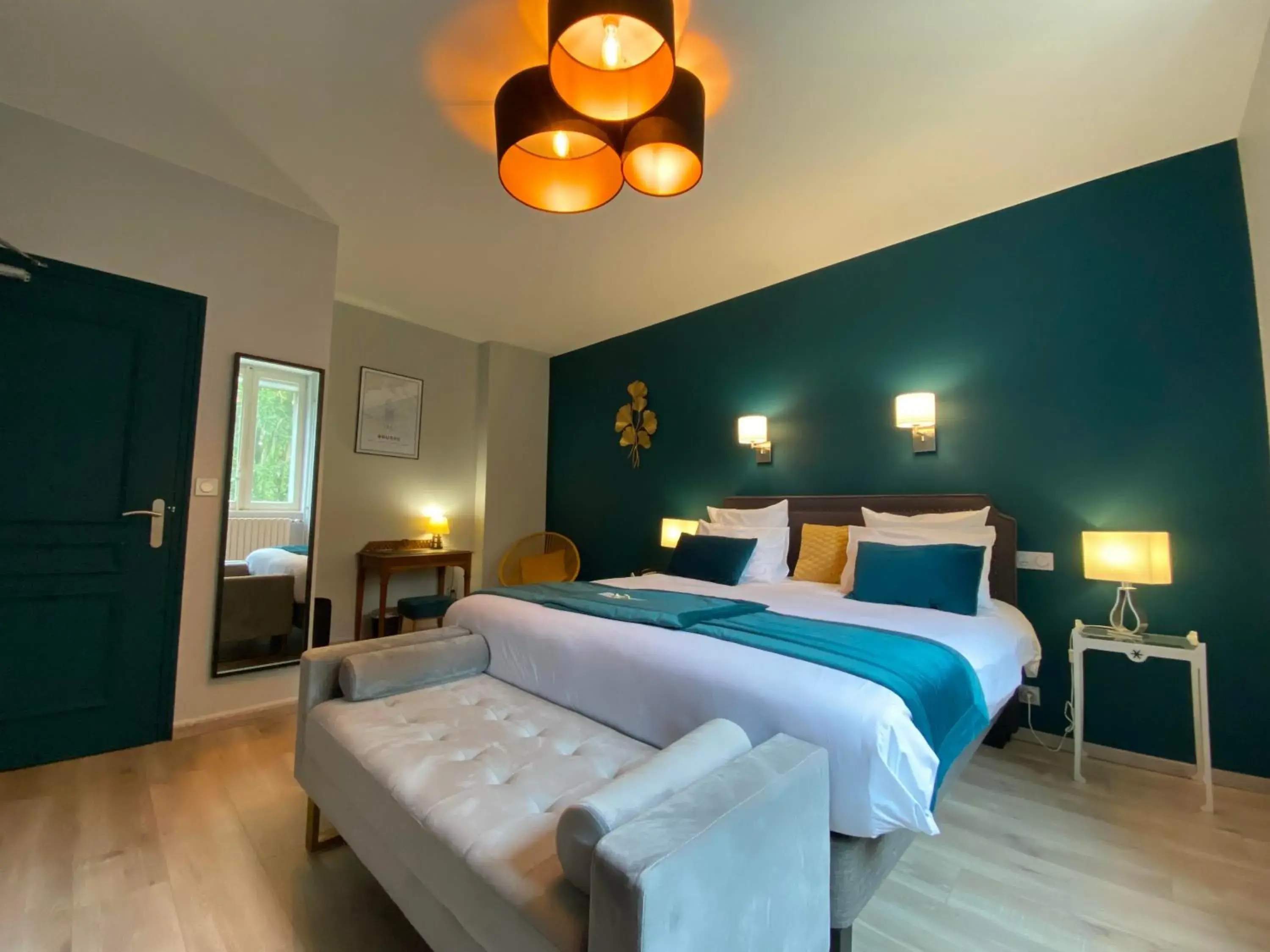 Photo of the whole room, Bed in Château de La Dame Blanche - Logis Photo of the whole room, Bed in Château de La Dame Blanche - Logis